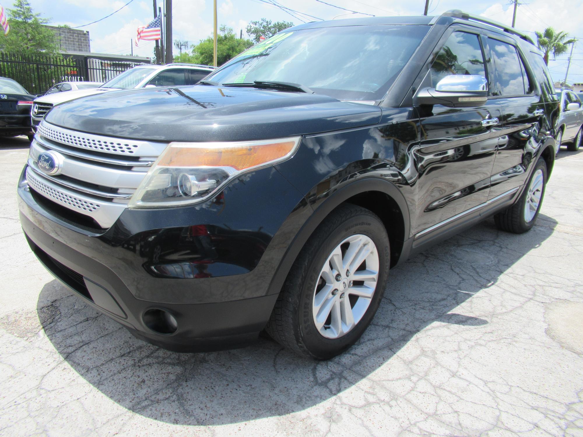 photo of 2013 Ford Explorer XLT FWD