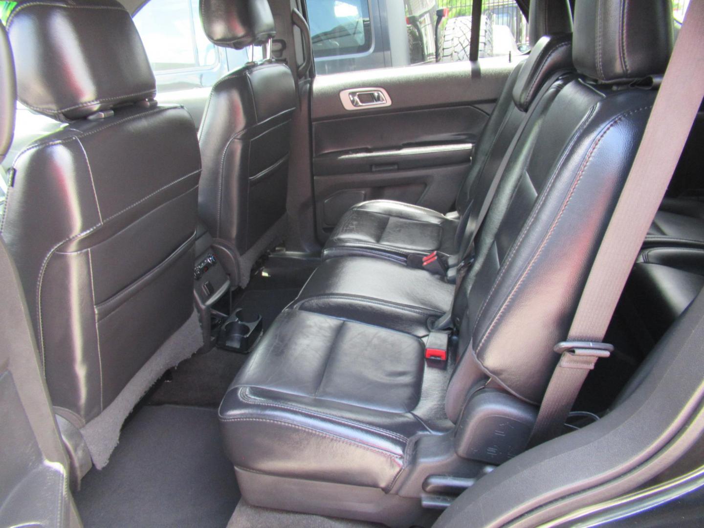 2013 Black /Black Ford Explorer XLT FWD (1FM5K7D99DG) with an 2.0L L4 DOHC 16V TURBO engine, 6-Speed Automatic transmission, located at 1511 North Shepherd Dr., Houston, TX, 77008, (281) 657-1221, 29.798361, -95.412560 - 2013 FORD EXPLORER XLTVIN: 1FM5K7D99DGA016094 DOOR WAGON-SPORT UTILITY2.0L I4 F DOHC 16VGASOLINEFRONT WHEEL DRIVE - Photo#6