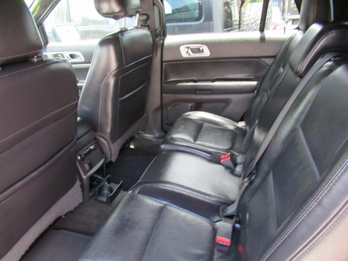 2013 Black /Black Ford Explorer XLT FWD (1FM5K7D99DG) with an 2.0L L4 DOHC 16V TURBO engine, 6-Speed Automatic transmission, located at 1511 North Shepherd Dr., Houston, TX, 77008, (281) 657-1221, 29.798361, -95.412560 - 2013 FORD EXPLORER XLTVIN: 1FM5K7D99DGA016094 DOOR WAGON-SPORT UTILITY2.0L I4 F DOHC 16VGASOLINEFRONT WHEEL DRIVE - Photo#7