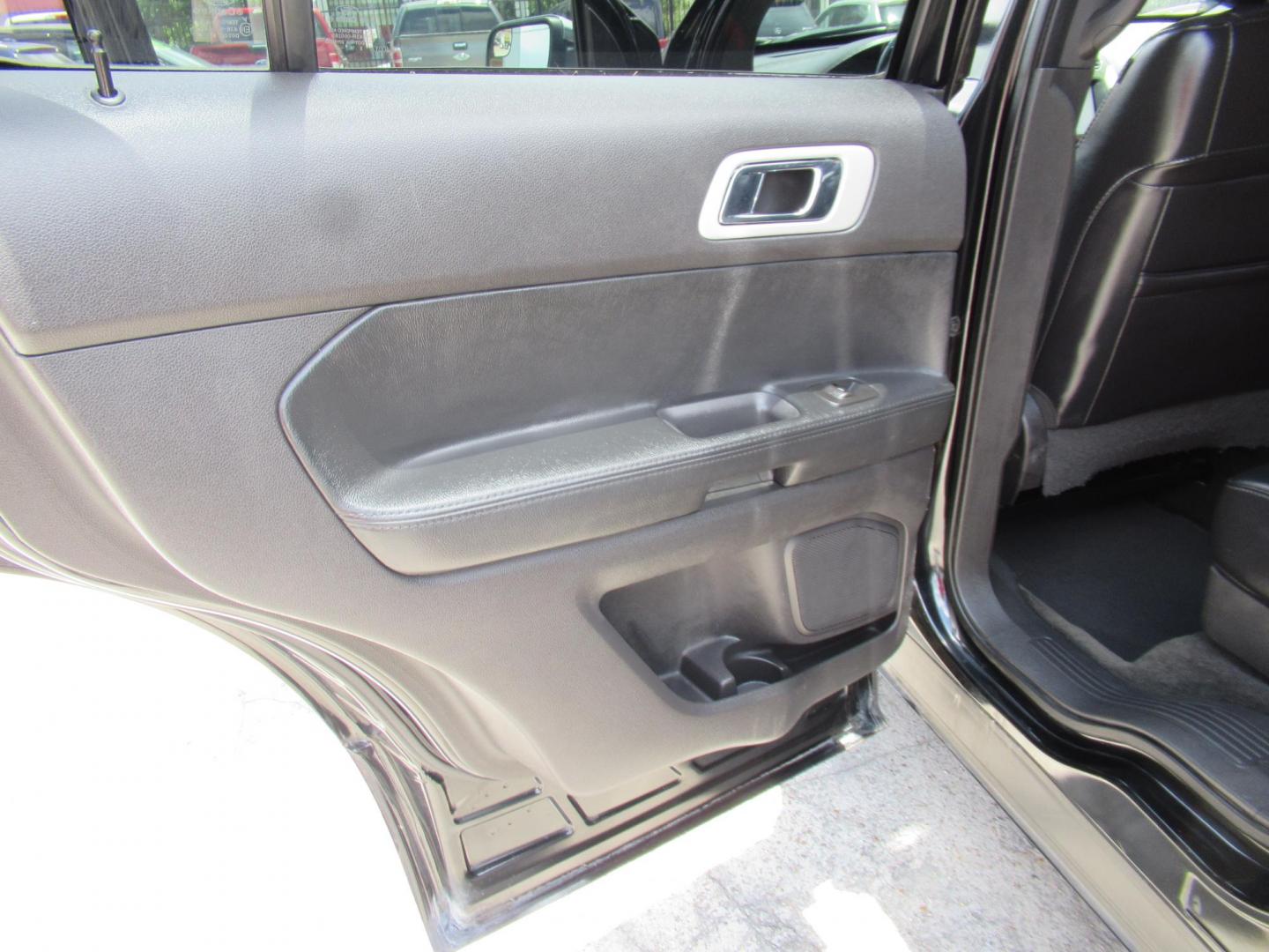 2013 Black /Black Ford Explorer XLT FWD (1FM5K7D99DG) with an 2.0L L4 DOHC 16V TURBO engine, 6-Speed Automatic transmission, located at 1511 North Shepherd Dr., Houston, TX, 77008, (281) 657-1221, 29.798361, -95.412560 - 2013 FORD EXPLORER XLTVIN: 1FM5K7D99DGA016094 DOOR WAGON-SPORT UTILITY2.0L I4 F DOHC 16VGASOLINEFRONT WHEEL DRIVE - Photo#10