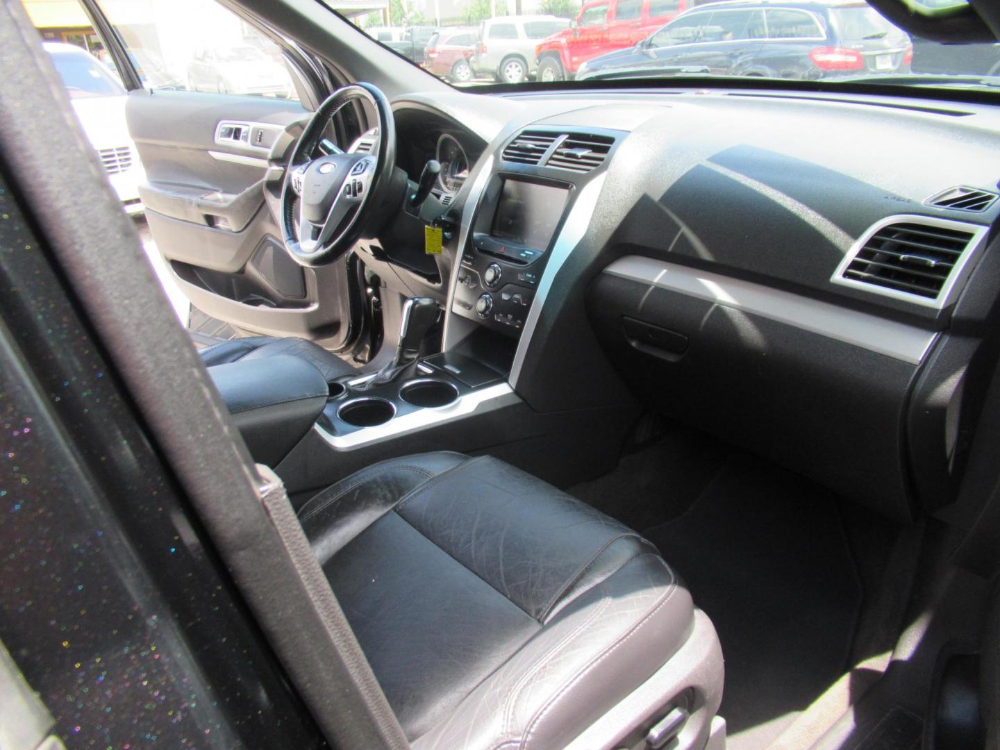 2013 Black /Black Ford Explorer XLT FWD (1FM5K7D99DG) with an 2.0L L4 DOHC 16V TURBO engine, 6-Speed Automatic transmission, located at 1511 North Shepherd Dr., Houston, TX, 77008, (281) 657-1221, 29.798361, -95.412560 - 2013 FORD EXPLORER XLTVIN: 1FM5K7D99DGA016094 DOOR WAGON-SPORT UTILITY2.0L I4 F DOHC 16VGASOLINEFRONT WHEEL DRIVE - Photo#14