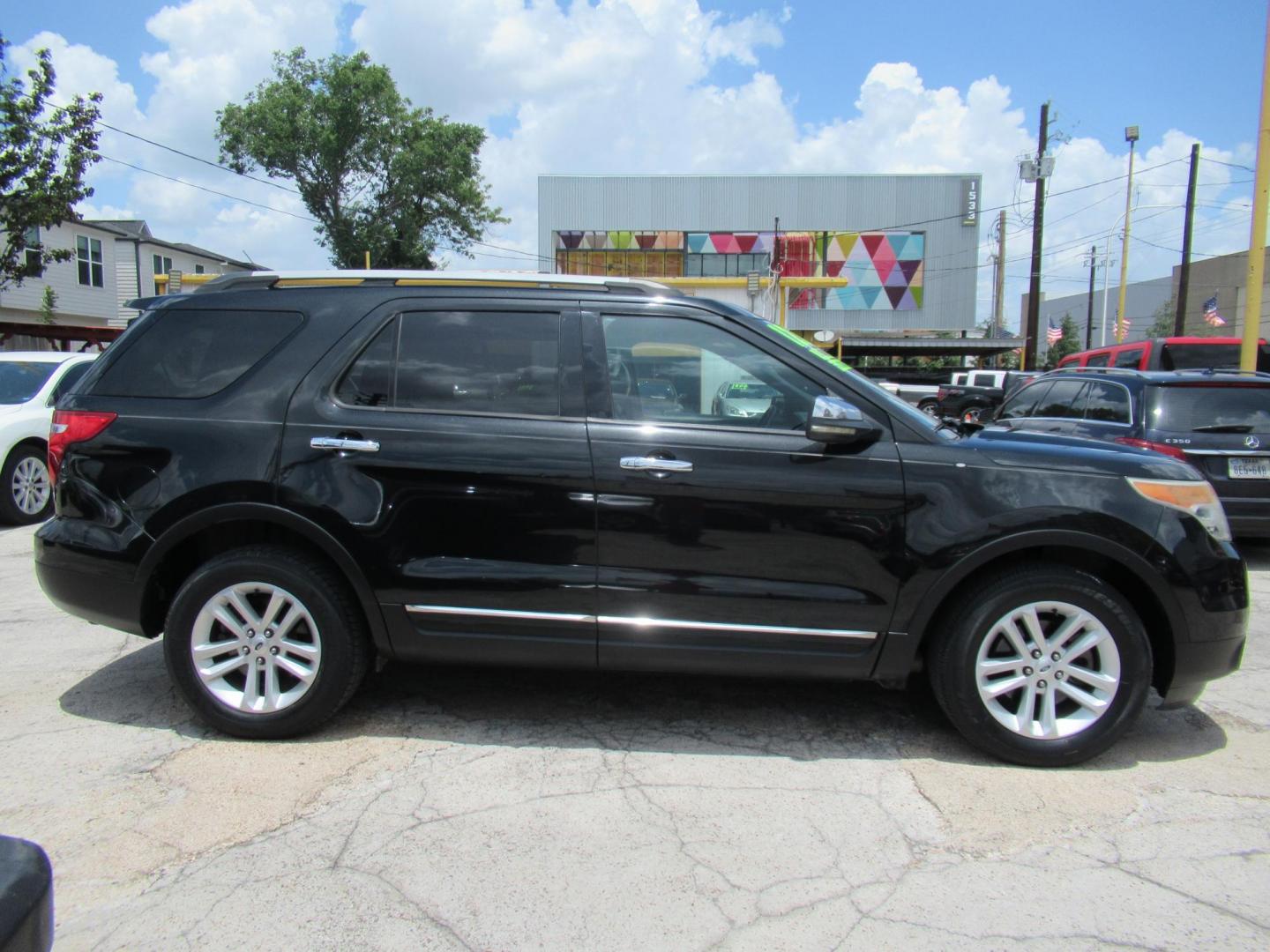 2013 Black /Black Ford Explorer XLT FWD (1FM5K7D99DG) with an 2.0L L4 DOHC 16V TURBO engine, 6-Speed Automatic transmission, located at 1511 North Shepherd Dr., Houston, TX, 77008, (281) 657-1221, 29.798361, -95.412560 - 2013 FORD EXPLORER XLTVIN: 1FM5K7D99DGA016094 DOOR WAGON-SPORT UTILITY2.0L I4 F DOHC 16VGASOLINEFRONT WHEEL DRIVE - Photo#19