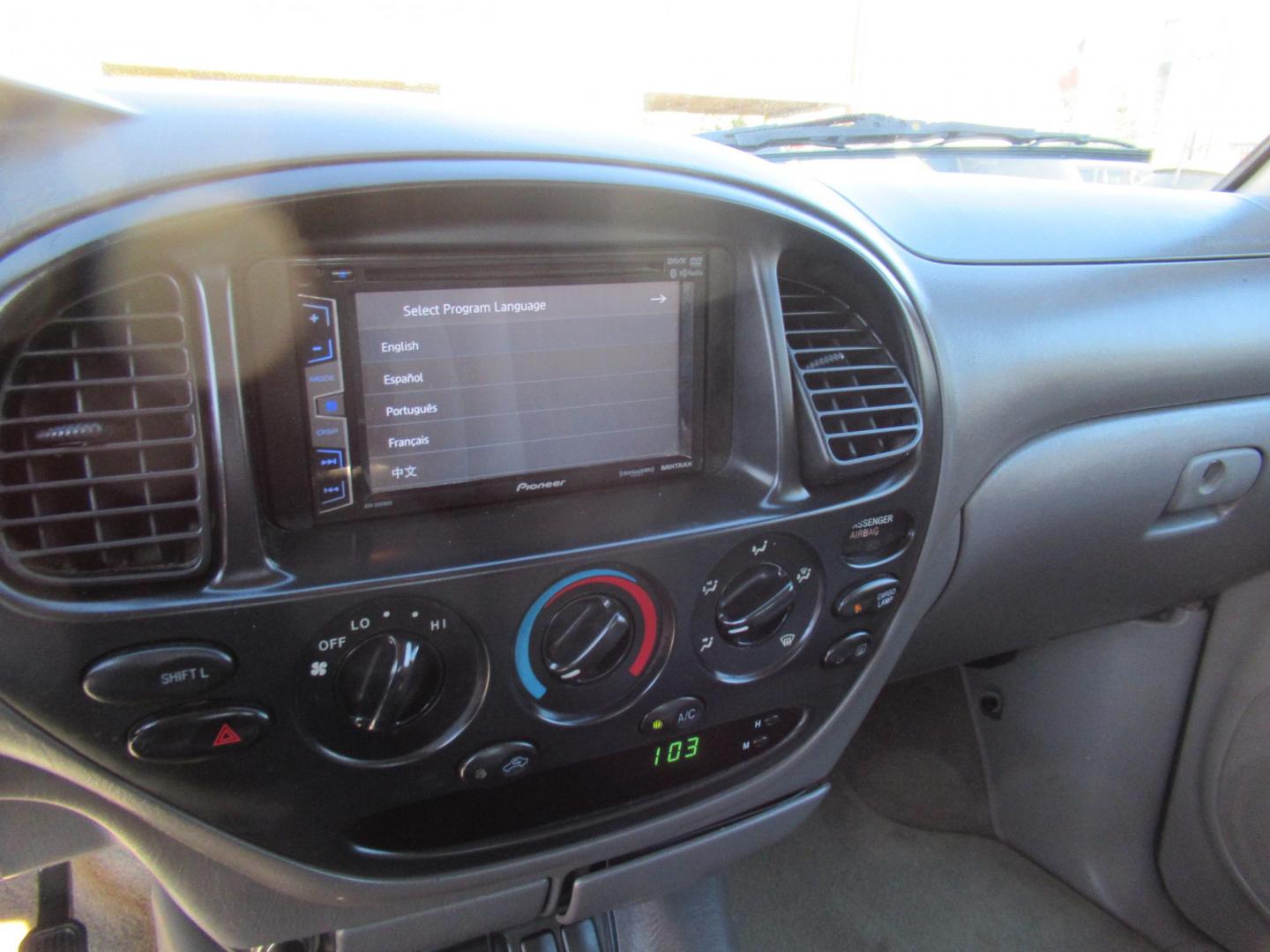 2006 Gray /Gray Toyota Tundra SR5 Double Cab (5TBET34136S) with an 4.7L V8 DOHC 32V engine, 5-Speed Automatic Overdrive transmission, located at 1511 North Shepherd Dr., Houston, TX, 77008, (281) 657-1221, 29.798361, -95.412560 - 2006 TOYOTA TUNDRA DOUBLE CAB SR5VIN: 5TBET34136S5357584 DOOR EXTENDED CAB PICKUP4.7L V8 F DOHC 32VGASOLINEREAR WHEEL DRIVE - Photo#2