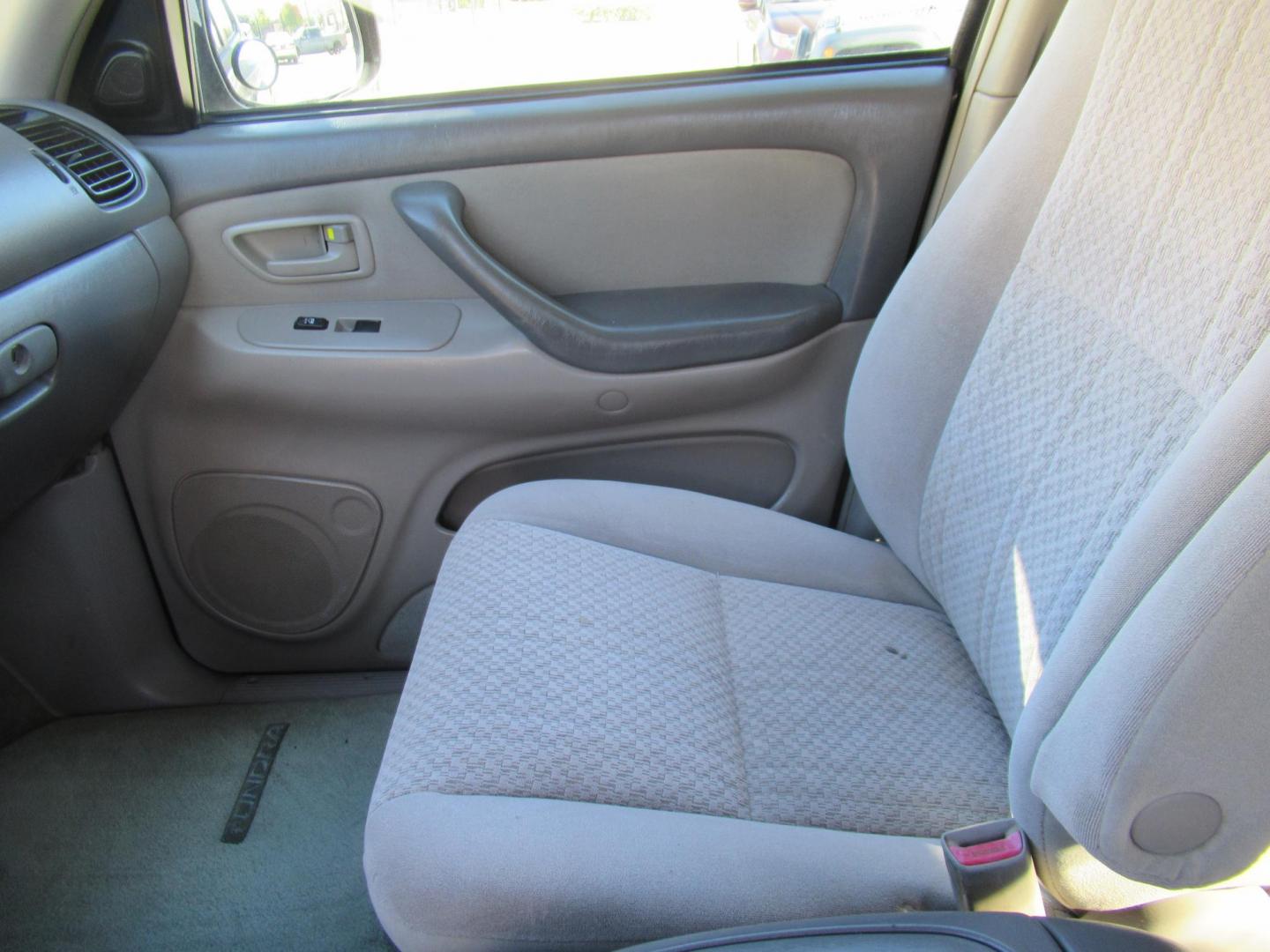 2006 Gray /Gray Toyota Tundra SR5 Double Cab (5TBET34136S) with an 4.7L V8 DOHC 32V engine, 5-Speed Automatic Overdrive transmission, located at 1511 North Shepherd Dr., Houston, TX, 77008, (281) 657-1221, 29.798361, -95.412560 - 2006 TOYOTA TUNDRA DOUBLE CAB SR5VIN: 5TBET34136S5357584 DOOR EXTENDED CAB PICKUP4.7L V8 F DOHC 32VGASOLINEREAR WHEEL DRIVE - Photo#3