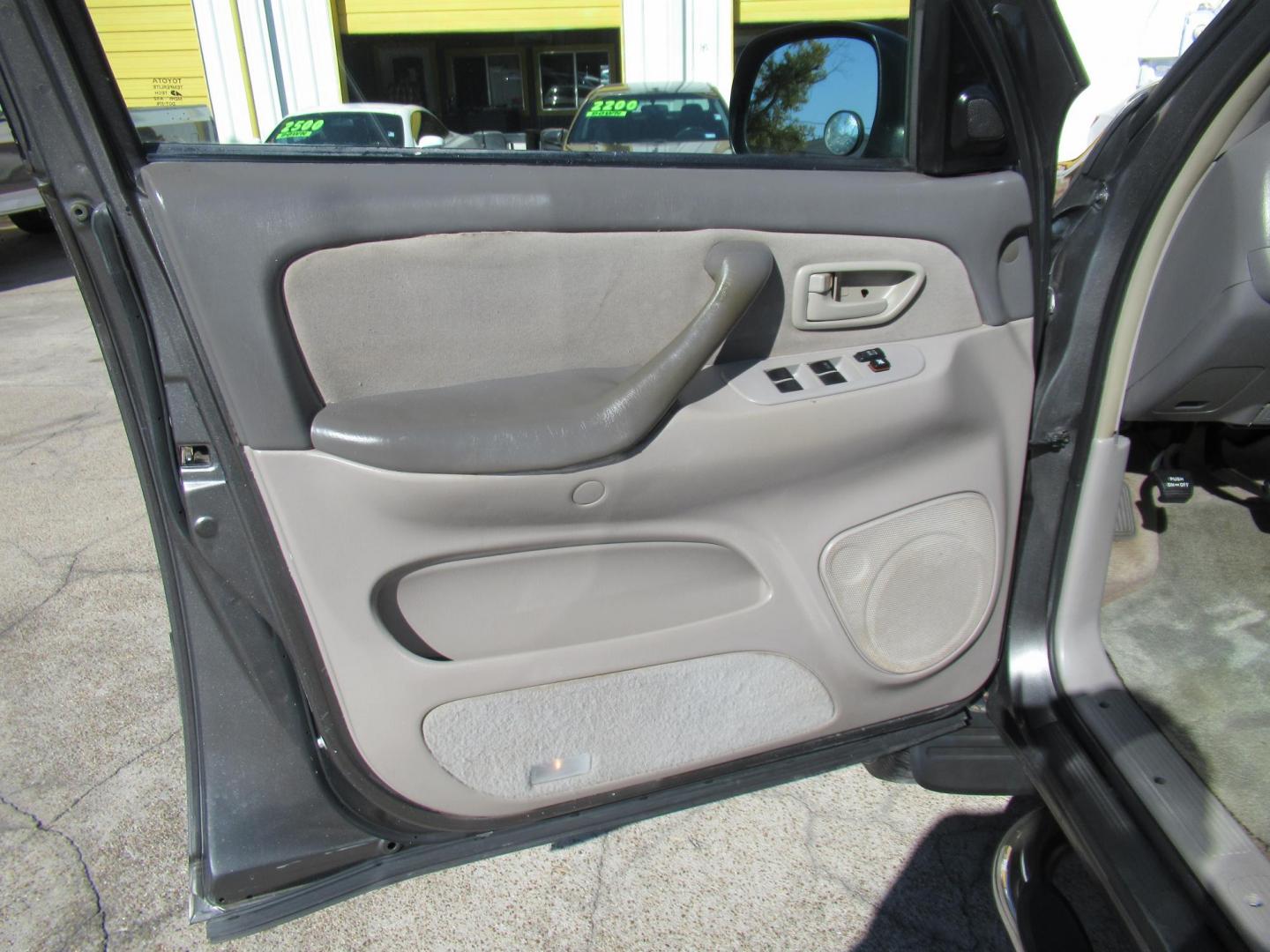 2006 Gray /Gray Toyota Tundra SR5 Double Cab (5TBET34136S) with an 4.7L V8 DOHC 32V engine, 5-Speed Automatic Overdrive transmission, located at 1511 North Shepherd Dr., Houston, TX, 77008, (281) 657-1221, 29.798361, -95.412560 - 2006 TOYOTA TUNDRA DOUBLE CAB SR5VIN: 5TBET34136S5357584 DOOR EXTENDED CAB PICKUP4.7L V8 F DOHC 32VGASOLINEREAR WHEEL DRIVE - Photo#5