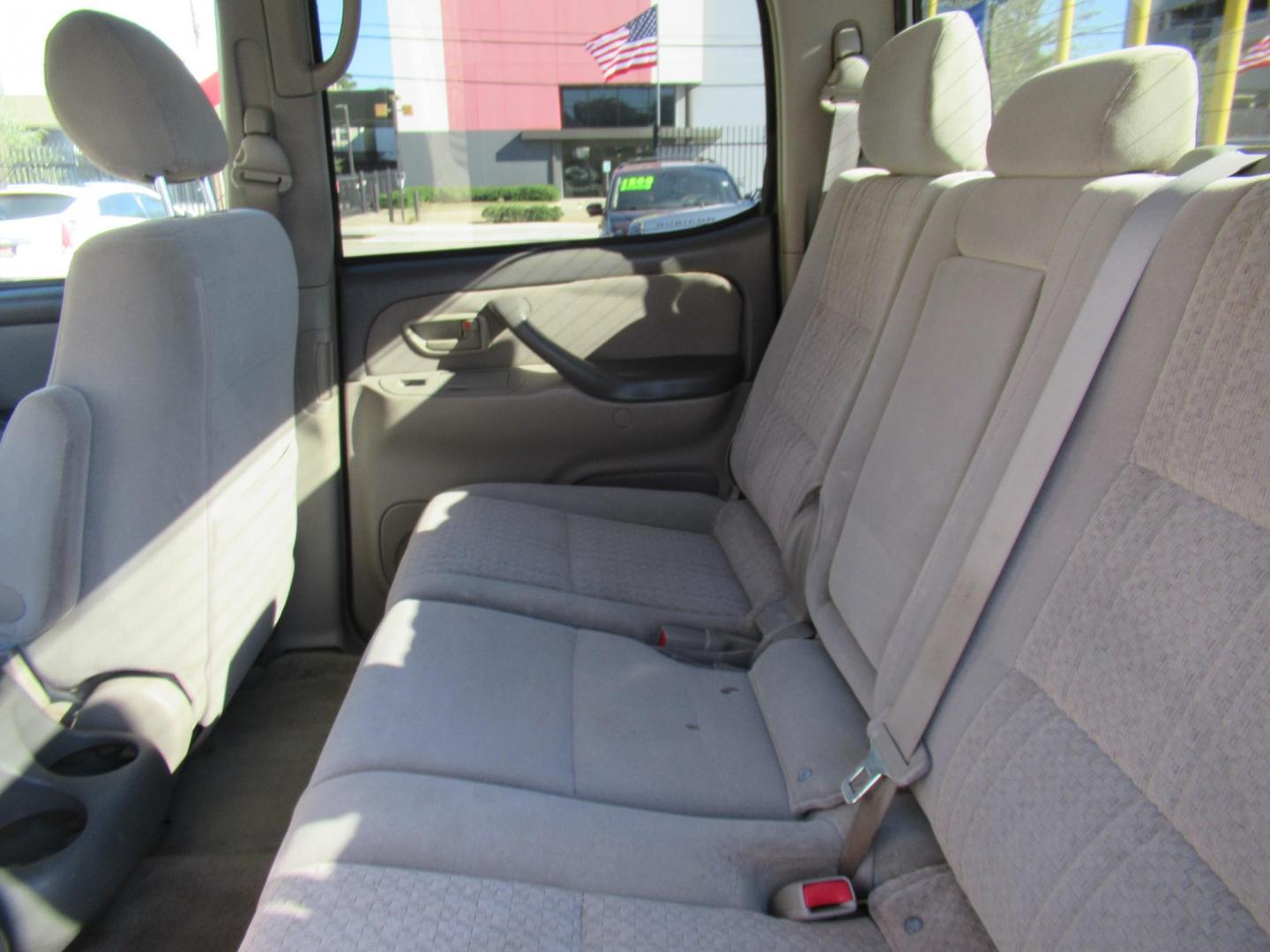 2006 Gray /Gray Toyota Tundra SR5 Double Cab (5TBET34136S) with an 4.7L V8 DOHC 32V engine, 5-Speed Automatic Overdrive transmission, located at 1511 North Shepherd Dr., Houston, TX, 77008, (281) 657-1221, 29.798361, -95.412560 - 2006 TOYOTA TUNDRA DOUBLE CAB SR5VIN: 5TBET34136S5357584 DOOR EXTENDED CAB PICKUP4.7L V8 F DOHC 32VGASOLINEREAR WHEEL DRIVE - Photo#6