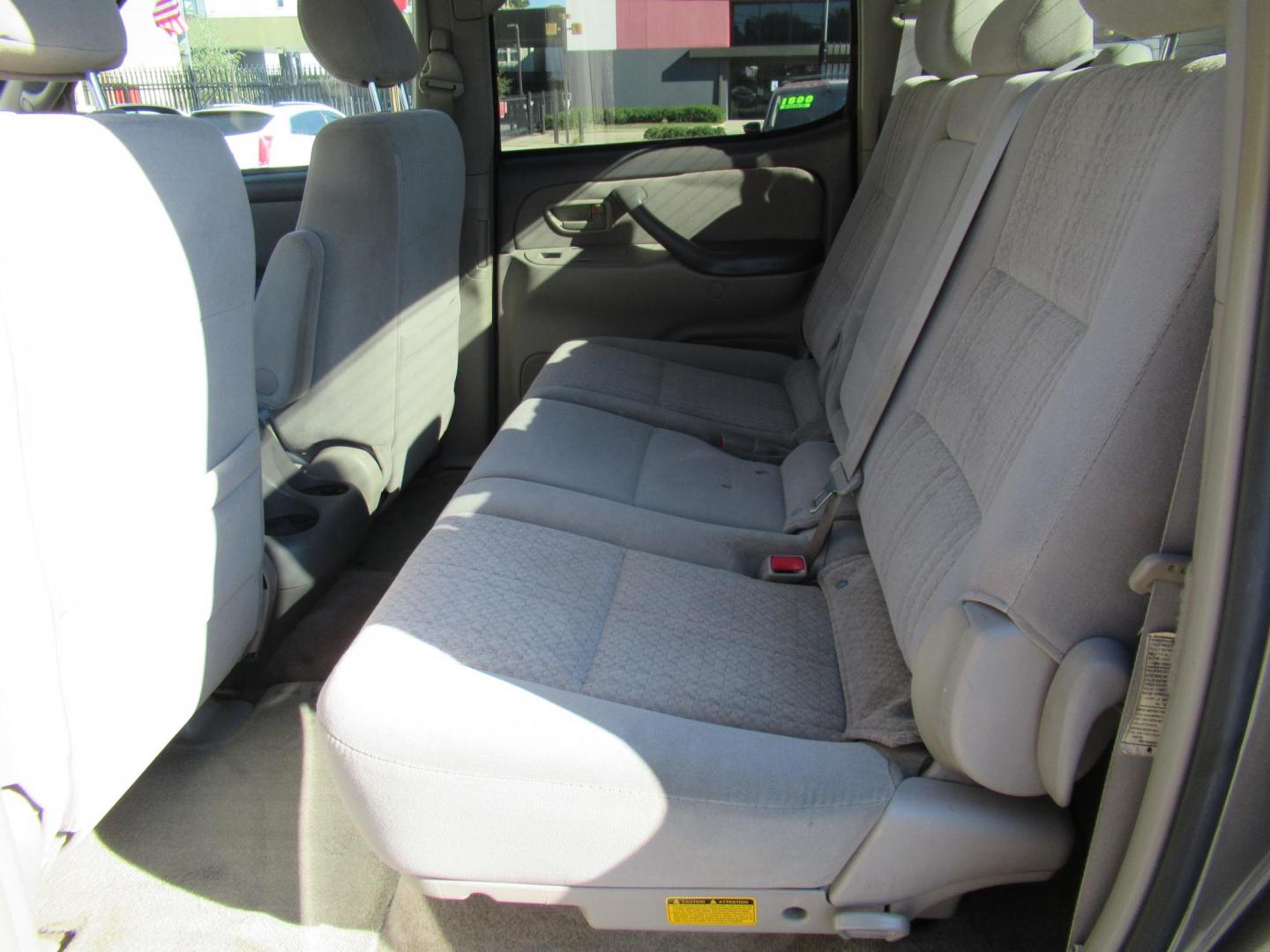 2006 Gray /Gray Toyota Tundra SR5 Double Cab (5TBET34136S) with an 4.7L V8 DOHC 32V engine, 5-Speed Automatic Overdrive transmission, located at 1511 North Shepherd Dr., Houston, TX, 77008, (281) 657-1221, 29.798361, -95.412560 - 2006 TOYOTA TUNDRA DOUBLE CAB SR5VIN: 5TBET34136S5357584 DOOR EXTENDED CAB PICKUP4.7L V8 F DOHC 32VGASOLINEREAR WHEEL DRIVE - Photo#7