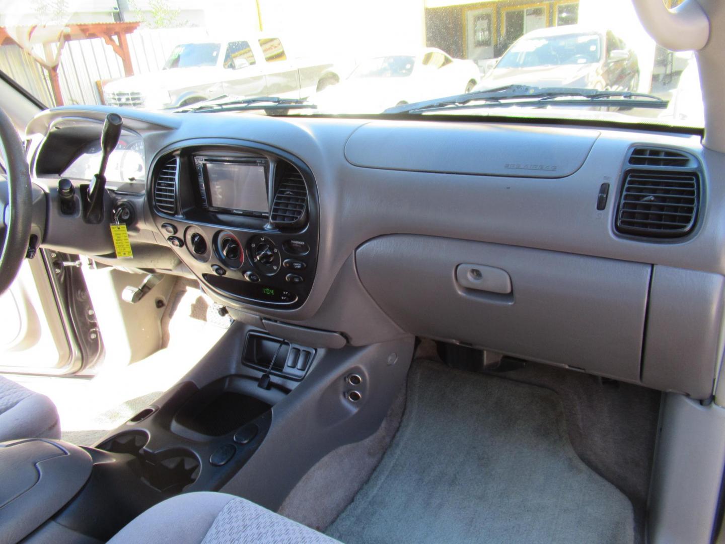 2006 Gray /Gray Toyota Tundra SR5 Double Cab (5TBET34136S) with an 4.7L V8 DOHC 32V engine, 5-Speed Automatic Overdrive transmission, located at 1511 North Shepherd Dr., Houston, TX, 77008, (281) 657-1221, 29.798361, -95.412560 - 2006 TOYOTA TUNDRA DOUBLE CAB SR5VIN: 5TBET34136S5357584 DOOR EXTENDED CAB PICKUP4.7L V8 F DOHC 32VGASOLINEREAR WHEEL DRIVE - Photo#13