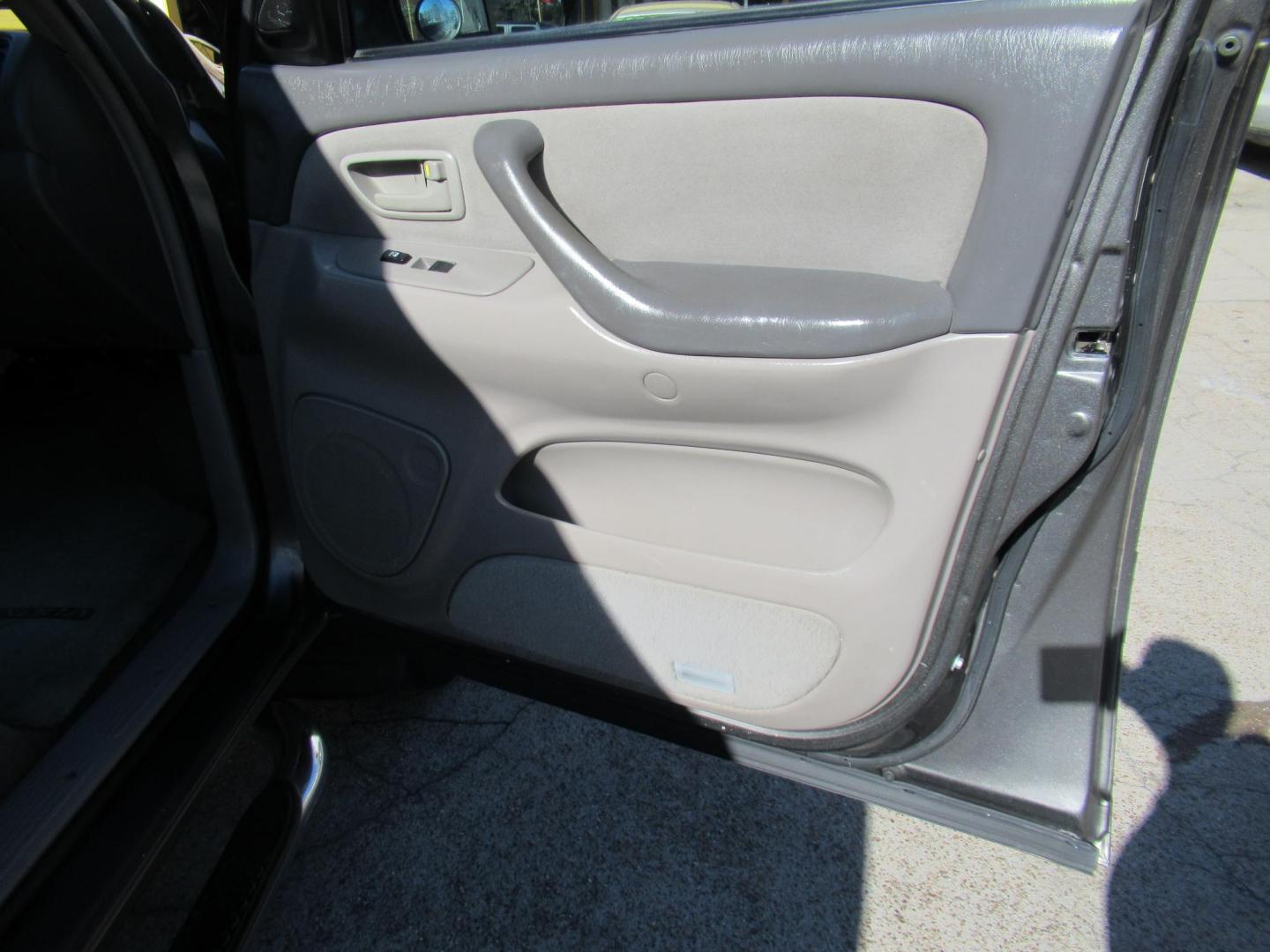 2006 Gray /Gray Toyota Tundra SR5 Double Cab (5TBET34136S) with an 4.7L V8 DOHC 32V engine, 5-Speed Automatic Overdrive transmission, located at 1511 North Shepherd Dr., Houston, TX, 77008, (281) 657-1221, 29.798361, -95.412560 - 2006 TOYOTA TUNDRA DOUBLE CAB SR5VIN: 5TBET34136S5357584 DOOR EXTENDED CAB PICKUP4.7L V8 F DOHC 32VGASOLINEREAR WHEEL DRIVE - Photo#14