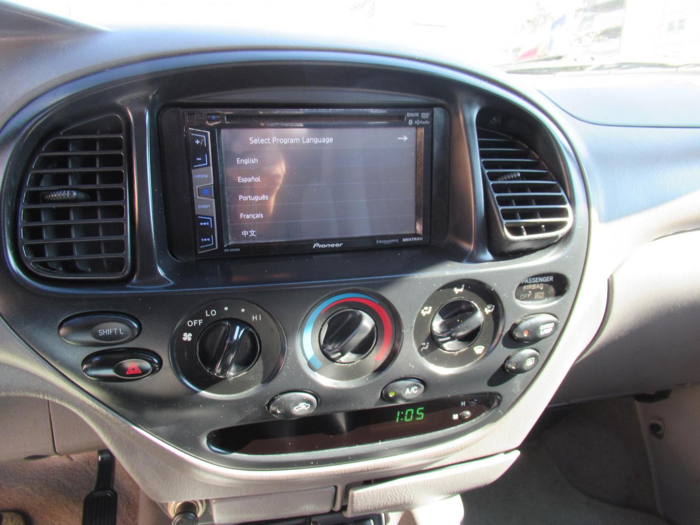 2006 Gray /Gray Toyota Tundra SR5 Double Cab (5TBET34136S) with an 4.7L V8 DOHC 32V engine, 5-Speed Automatic Overdrive transmission, located at 1511 North Shepherd Dr., Houston, TX, 77008, (281) 657-1221, 29.798361, -95.412560 - 2006 TOYOTA TUNDRA DOUBLE CAB SR5VIN: 5TBET34136S5357584 DOOR EXTENDED CAB PICKUP4.7L V8 F DOHC 32VGASOLINEREAR WHEEL DRIVE - Photo#16