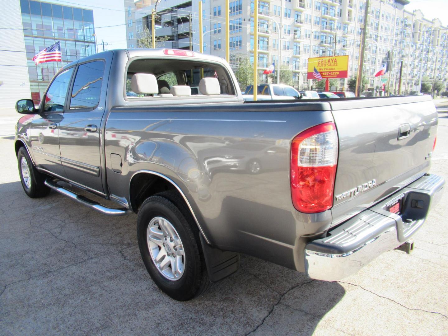 2006 Gray /Gray Toyota Tundra SR5 Double Cab (5TBET34136S) with an 4.7L V8 DOHC 32V engine, 5-Speed Automatic Overdrive transmission, located at 1511 North Shepherd Dr., Houston, TX, 77008, (281) 657-1221, 29.798361, -95.412560 - 2006 TOYOTA TUNDRA DOUBLE CAB SR5VIN: 5TBET34136S5357584 DOOR EXTENDED CAB PICKUP4.7L V8 F DOHC 32VGASOLINEREAR WHEEL DRIVE - Photo#17