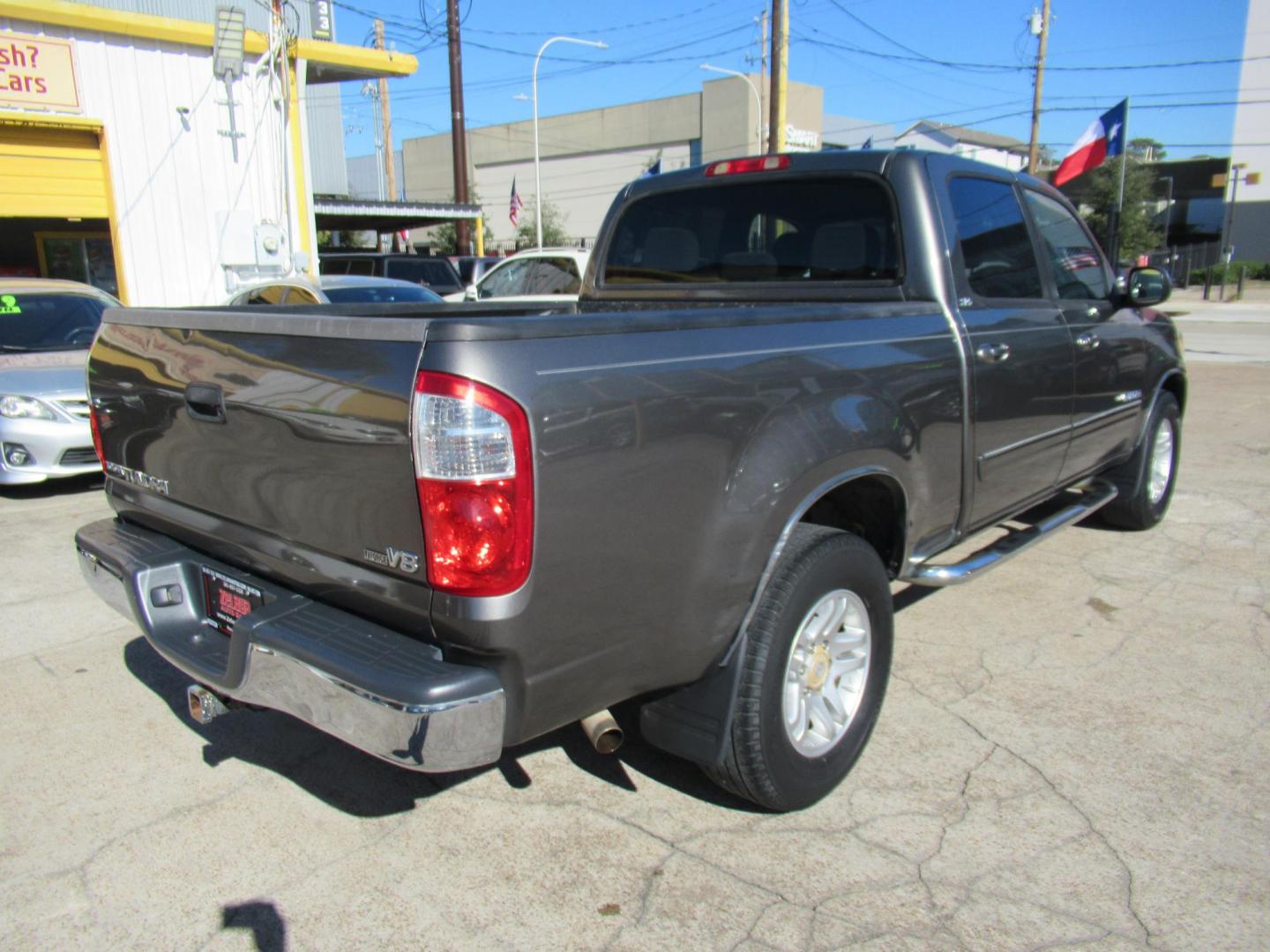 2006 Gray /Gray Toyota Tundra SR5 Double Cab (5TBET34136S) with an 4.7L V8 DOHC 32V engine, 5-Speed Automatic Overdrive transmission, located at 1511 North Shepherd Dr., Houston, TX, 77008, (281) 657-1221, 29.798361, -95.412560 - 2006 TOYOTA TUNDRA DOUBLE CAB SR5VIN: 5TBET34136S5357584 DOOR EXTENDED CAB PICKUP4.7L V8 F DOHC 32VGASOLINEREAR WHEEL DRIVE - Photo#20