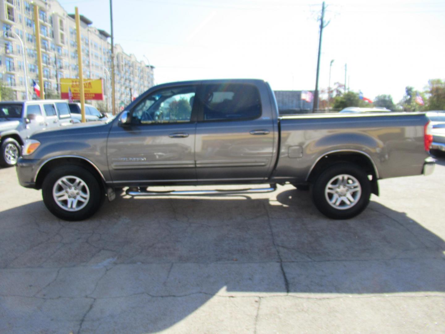 2006 Gray /Gray Toyota Tundra SR5 Double Cab (5TBET34136S) with an 4.7L V8 DOHC 32V engine, 5-Speed Automatic Overdrive transmission, located at 1511 North Shepherd Dr., Houston, TX, 77008, (281) 657-1221, 29.798361, -95.412560 - 2006 TOYOTA TUNDRA DOUBLE CAB SR5VIN: 5TBET34136S5357584 DOOR EXTENDED CAB PICKUP4.7L V8 F DOHC 32VGASOLINEREAR WHEEL DRIVE - Photo#24