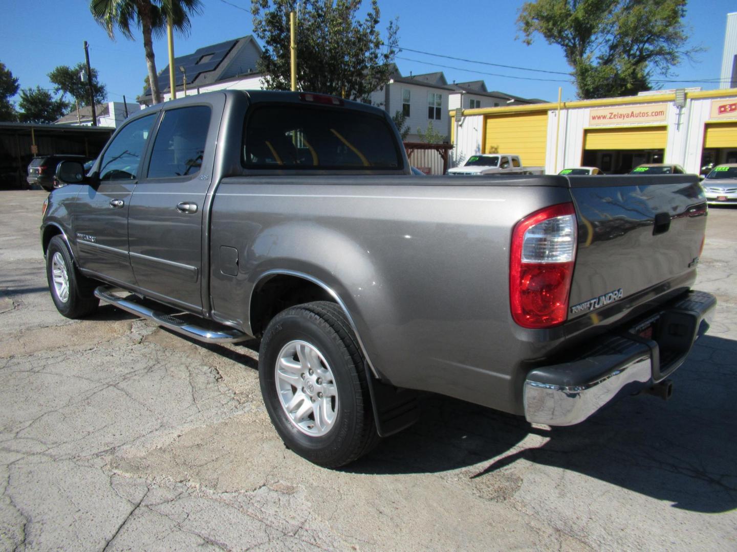 2006 Gray /Gray Toyota Tundra SR5 Double Cab (5TBET34136S) with an 4.7L V8 DOHC 32V engine, 5-Speed Automatic Overdrive transmission, located at 1511 North Shepherd Dr., Houston, TX, 77008, (281) 657-1221, 29.798361, -95.412560 - 2006 TOYOTA TUNDRA DOUBLE CAB SR5VIN: 5TBET34136S5357584 DOOR EXTENDED CAB PICKUP4.7L V8 F DOHC 32VGASOLINEREAR WHEEL DRIVE - Photo#29