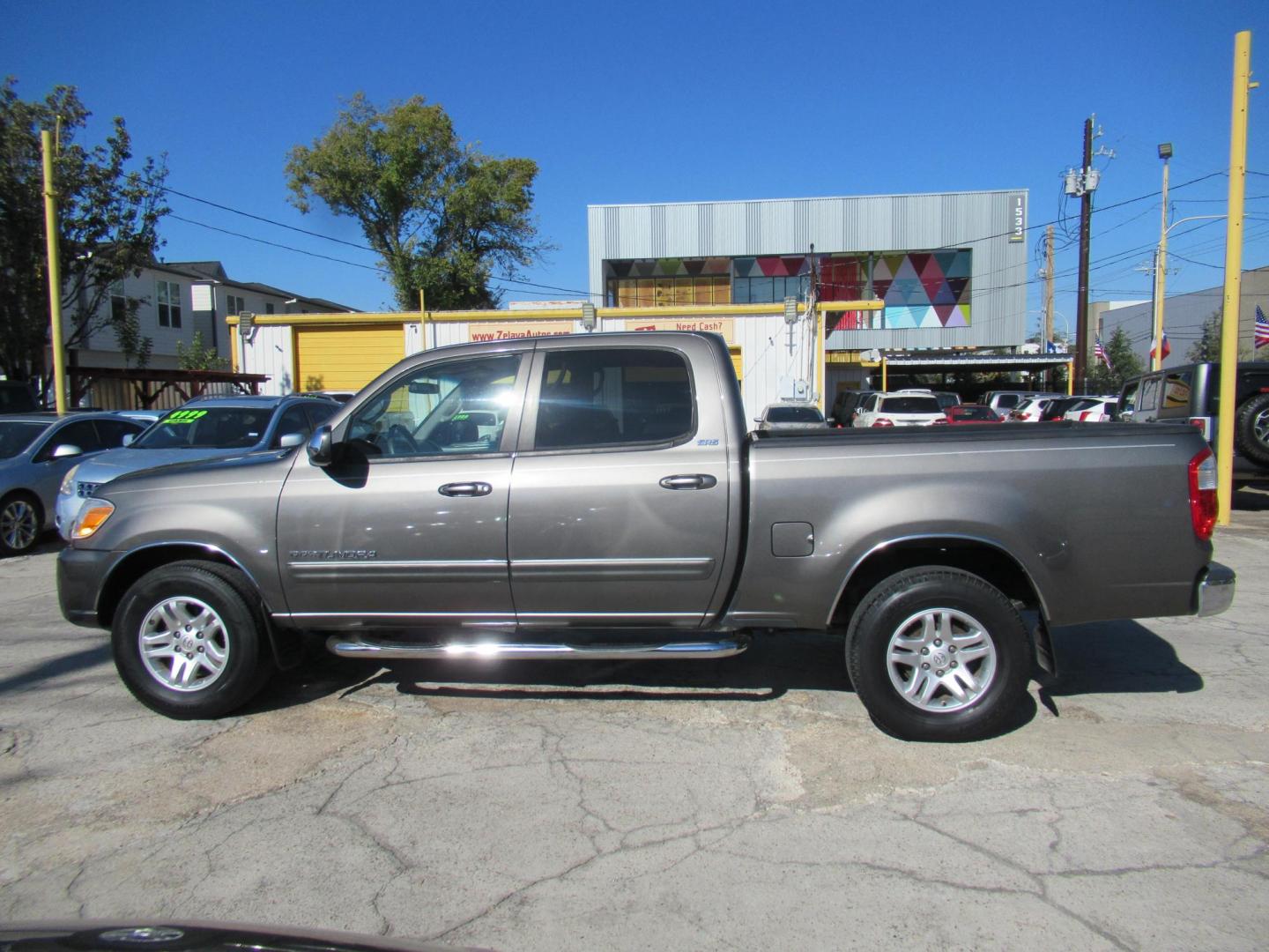 2006 Gray /Gray Toyota Tundra SR5 Double Cab (5TBET34136S) with an 4.7L V8 DOHC 32V engine, 5-Speed Automatic Overdrive transmission, located at 1511 North Shepherd Dr., Houston, TX, 77008, (281) 657-1221, 29.798361, -95.412560 - 2006 TOYOTA TUNDRA DOUBLE CAB SR5VIN: 5TBET34136S5357584 DOOR EXTENDED CAB PICKUP4.7L V8 F DOHC 32VGASOLINEREAR WHEEL DRIVE - Photo#30