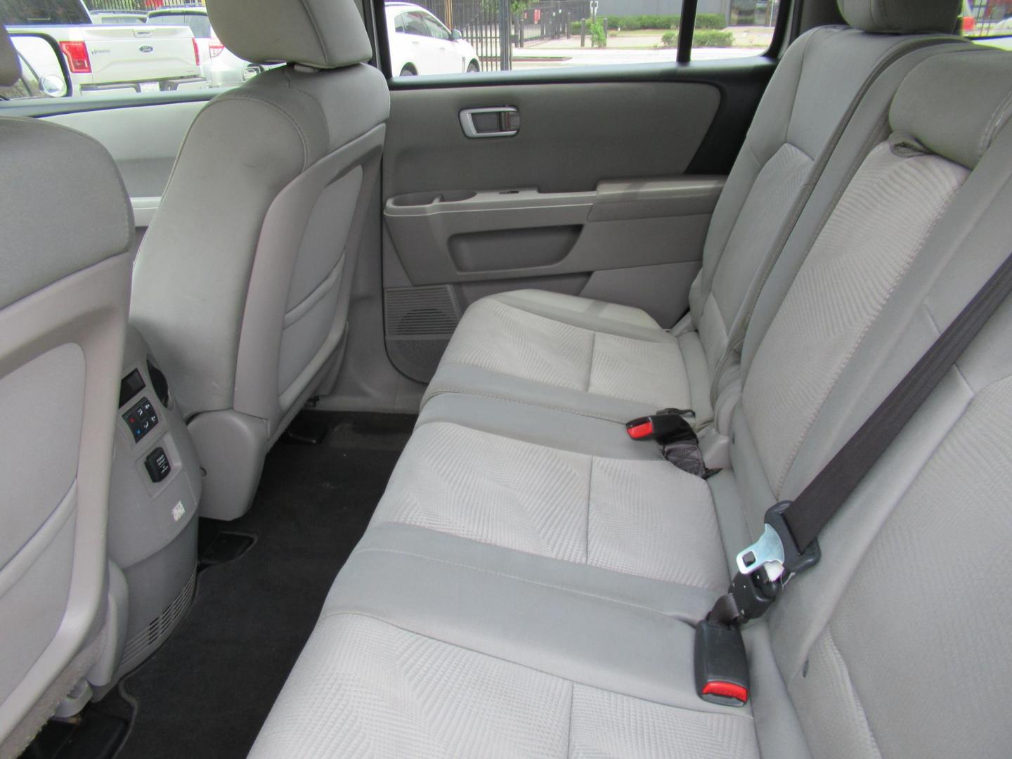 2012 Silver /Gray Honda Pilot LX 2WD 5-Spd AT (5FNYF3H29CB) with an 3.5L V6 SOHC 24V engine, Automatic transmission, located at 1511 North Shepherd Dr., Houston, TX, 77008, (281) 657-1221, 29.798361, -95.412560 - 2012 HONDA PILOT LXVIN: 5FNYF3H29CB0095674 DOOR WAGON-SPORT UTILITY3.5L V6 F SOHC 24VGASOLINEFRONT WHEEL DRIVE - Photo#10