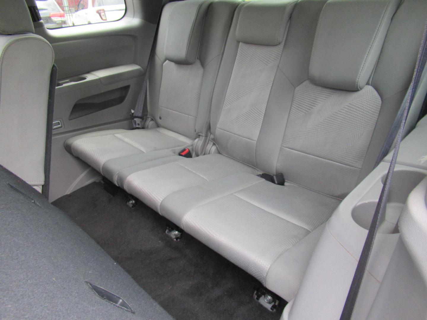 2012 Silver /Gray Honda Pilot LX 2WD 5-Spd AT (5FNYF3H29CB) with an 3.5L V6 SOHC 24V engine, Automatic transmission, located at 1511 North Shepherd Dr., Houston, TX, 77008, (281) 657-1221, 29.798361, -95.412560 - 2012 HONDA PILOT LXVIN: 5FNYF3H29CB0095674 DOOR WAGON-SPORT UTILITY3.5L V6 F SOHC 24VGASOLINEFRONT WHEEL DRIVE - Photo#13