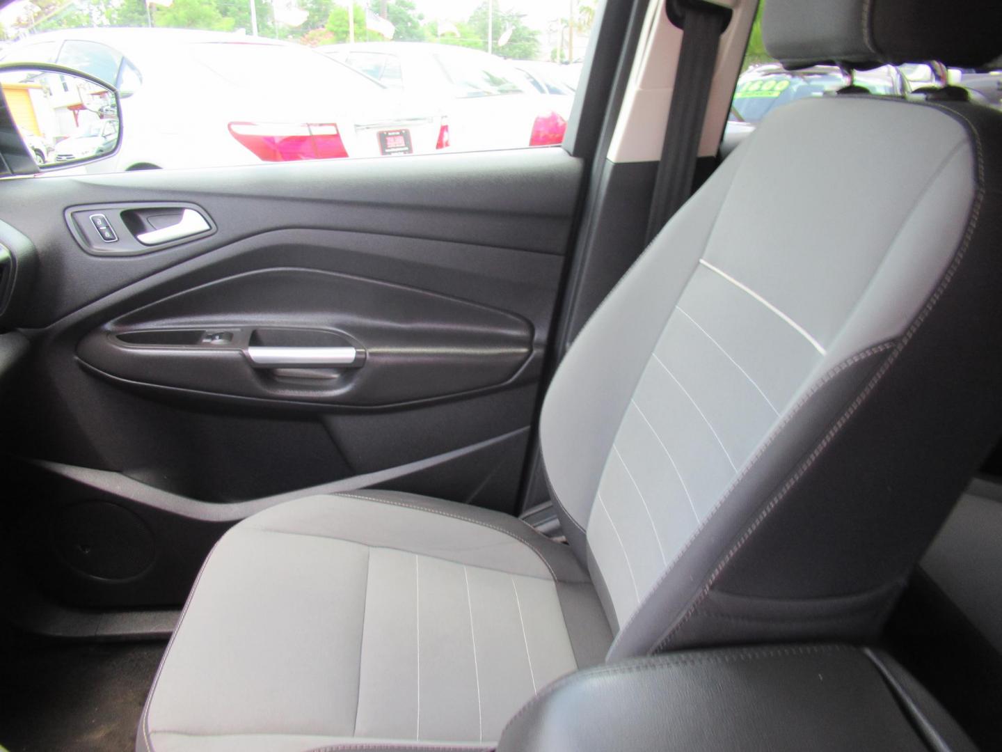 2014 Black /Black Ford Escape SE 4WD (1FMCU9GXXEU) with an 1.6L L4 DOHC 16V engine, Automatic transmission, located at 1511 North Shepherd Dr., Houston, TX, 77008, (281) 657-1221, 29.798361, -95.412560 - 2014 FORD ESCAPE SEVIN: 1FMCU9GXXEUC319764 DOOR WAGON-SPORT UTILITY1.6L I4 F DOHC 16VGASOLINEFRONT WHEEL DRIVE W- 4X4 - Photo#4