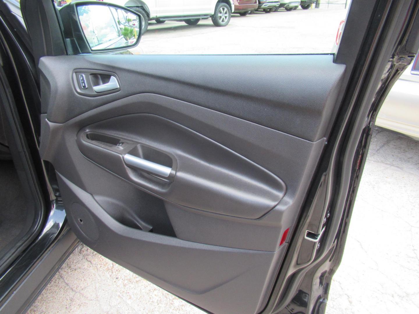 2014 Black /Black Ford Escape SE 4WD (1FMCU9GXXEU) with an 1.6L L4 DOHC 16V engine, Automatic transmission, located at 1511 North Shepherd Dr., Houston, TX, 77008, (281) 657-1221, 29.798361, -95.412560 - 2014 FORD ESCAPE SEVIN: 1FMCU9GXXEUC319764 DOOR WAGON-SPORT UTILITY1.6L I4 F DOHC 16VGASOLINEFRONT WHEEL DRIVE W- 4X4 - Photo#12