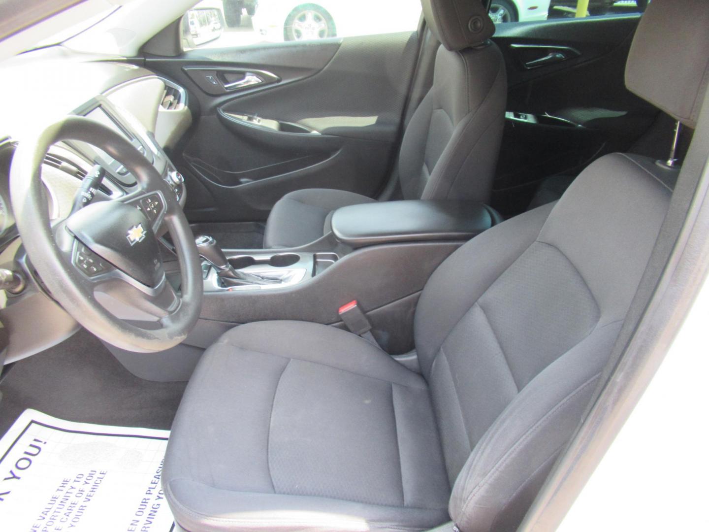 2016 White /Black Chevrolet Malibu 1FL (1G1ZC5ST4GF) with an 1.5L L4 DOHC 16V engine, Automatic transmission, located at 1511 North Shepherd Dr., Houston, TX, 77008, (281) 657-1221, 29.798361, -95.412560 - 2016 CHEVROLET MALIBU LSVIN: 1G1ZC5ST4GF226660SEDAN 4 DR1.5L I4 F DOHC 16VGASOLINEFRONT WHEEL DRIVE - Photo#4