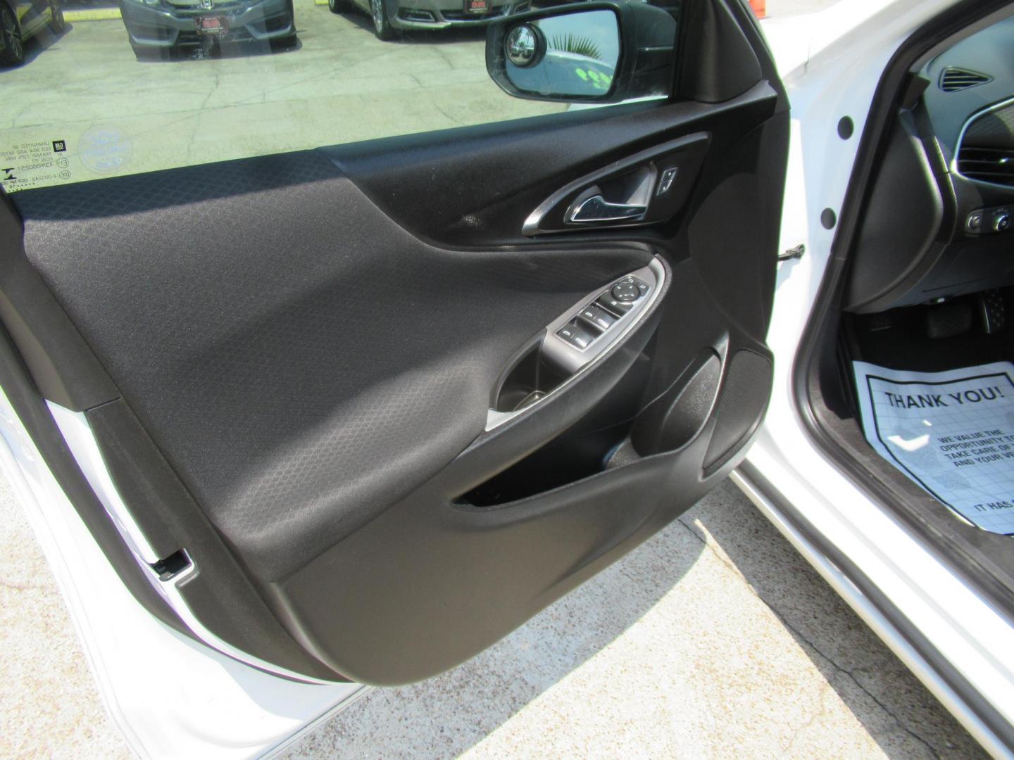 2016 White /Black Chevrolet Malibu 1FL (1G1ZC5ST4GF) with an 1.5L L4 DOHC 16V engine, Automatic transmission, located at 1511 North Shepherd Dr., Houston, TX, 77008, (281) 657-1221, 29.798361, -95.412560 - 2016 CHEVROLET MALIBU LSVIN: 1G1ZC5ST4GF226660SEDAN 4 DR1.5L I4 F DOHC 16VGASOLINEFRONT WHEEL DRIVE - Photo#5