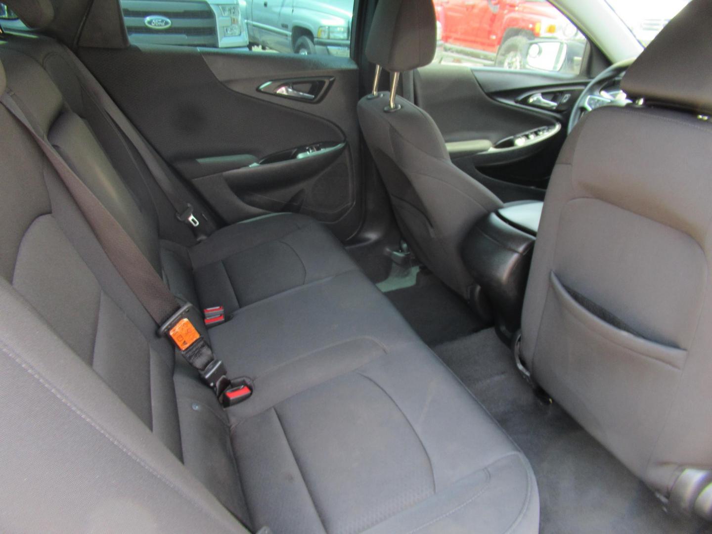 2016 White /Black Chevrolet Malibu 1FL (1G1ZC5ST4GF) with an 1.5L L4 DOHC 16V engine, Automatic transmission, located at 1511 North Shepherd Dr., Houston, TX, 77008, (281) 657-1221, 29.798361, -95.412560 - 2016 CHEVROLET MALIBU LSVIN: 1G1ZC5ST4GF226660SEDAN 4 DR1.5L I4 F DOHC 16VGASOLINEFRONT WHEEL DRIVE - Photo#8
