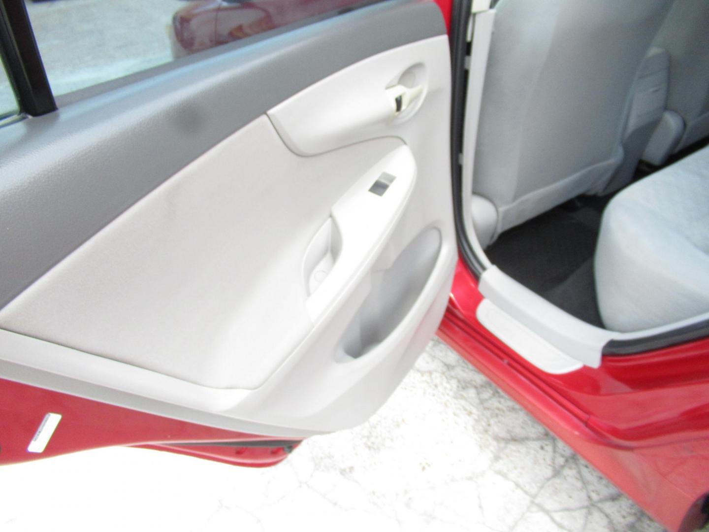 2009 Red /Tan Toyota Corolla Base AT (1NXBU40E09Z) with an 1.8L L4 DOHC 16V engine, Automatic Overdrive transmission, located at 1511 North Shepherd Dr., Houston, TX, 77008, (281) 657-1221, 29.798361, -95.412560 - 2009 TOYOTA COROLLA BASE-S-LE-XLEVIN: 1NXBU40E09Z063536SEDAN 4 DR1.8L I4 F DOHC 16VGASOLINEFRONT WHEEL DRIVE - Photo#8