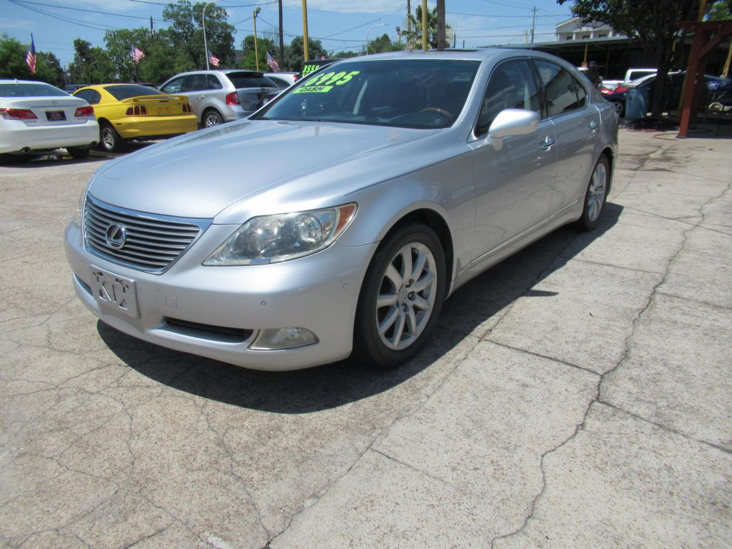 2008 Silver /Black Lexus LS 460 Luxury Sedan (JTHBL46F985) with an 4.6L V8 DOHC 32V engine, Automatic Overdrive transmission, located at 1511 North Shepherd Dr., Houston, TX, 77008, (281) 657-1221, 29.798361, -95.412560 - 2008 LEXUS LS 460VIN: JTHBL46F985066918SEDAN 4 DR4.6L V8 F DOHC 32VGASOLINEREAR WHEEL DRIVE - Photo#15