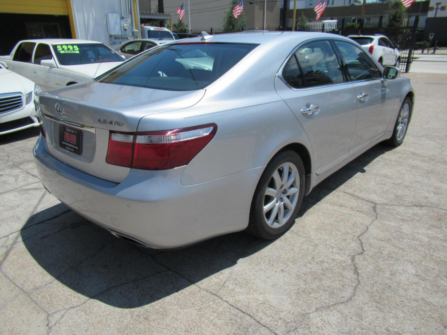 2008 Silver /Black Lexus LS 460 Luxury Sedan (JTHBL46F985) with an 4.6L V8 DOHC 32V engine, Automatic Overdrive transmission, located at 1511 North Shepherd Dr., Houston, TX, 77008, (281) 657-1221, 29.798361, -95.412560 - 2008 LEXUS LS 460VIN: JTHBL46F985066918SEDAN 4 DR4.6L V8 F DOHC 32VGASOLINEREAR WHEEL DRIVE - Photo#17