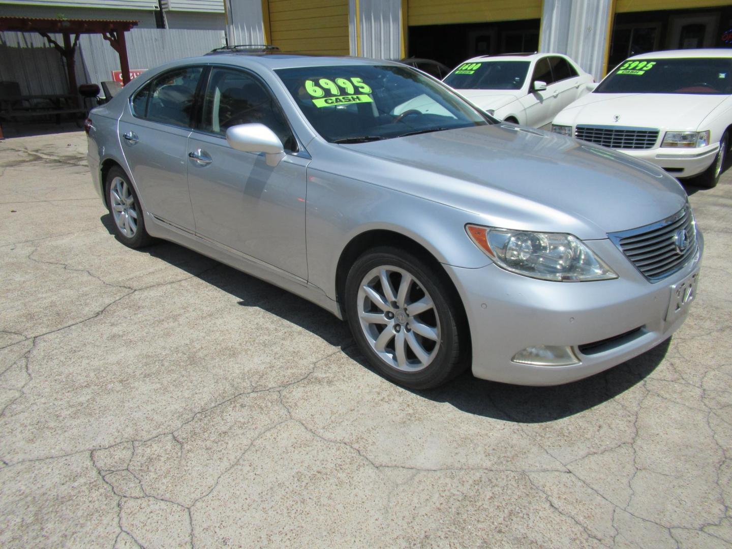 2008 Silver /Black Lexus LS 460 Luxury Sedan (JTHBL46F985) with an 4.6L V8 DOHC 32V engine, Automatic Overdrive transmission, located at 1511 North Shepherd Dr., Houston, TX, 77008, (281) 657-1221, 29.798361, -95.412560 - 2008 LEXUS LS 460VIN: JTHBL46F985066918SEDAN 4 DR4.6L V8 F DOHC 32VGASOLINEREAR WHEEL DRIVE - Photo#18