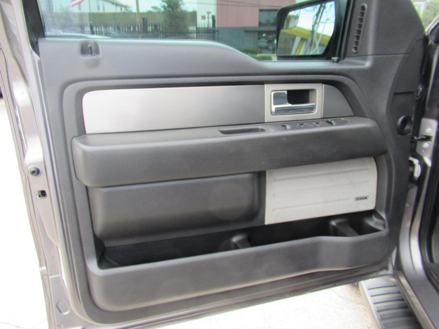2014 Gray /Black Ford F-150 FX4 SuperCrew 5.5-ft. Bed 4WD (1FTFW1ETXEF) with an 3.5L V6 TURBO engine, Automatic transmission, located at 1511 North Shepherd Dr., Houston, TX, 77008, (281) 657-1221, 29.798361, -95.412560 - 2014 FORD F150 SUPERCREW VIN: 1FTFW1ETXEFB42913 CREW PICKUP 3.5L V6 F DOHC 24V GASOLINE REAR WHEEL DRIVE W/ 4X4- Photo#6