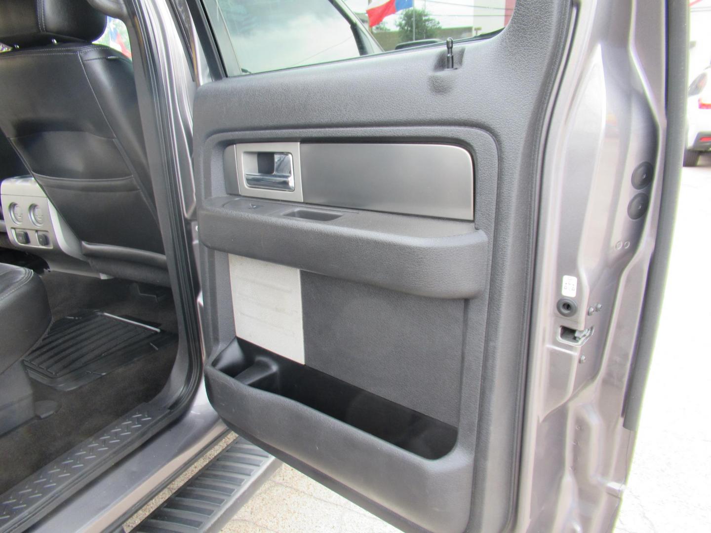 2014 Gray /Black Ford F-150 FX4 SuperCrew 5.5-ft. Bed 4WD (1FTFW1ETXEF) with an 3.5L V6 TURBO engine, Automatic transmission, located at 1511 North Shepherd Dr., Houston, TX, 77008, (281) 657-1221, 29.798361, -95.412560 - 2014 FORD F150 SUPERCREW VIN: 1FTFW1ETXEFB42913 CREW PICKUP 3.5L V6 F DOHC 24V GASOLINE REAR WHEEL DRIVE W/ 4X4- Photo#12