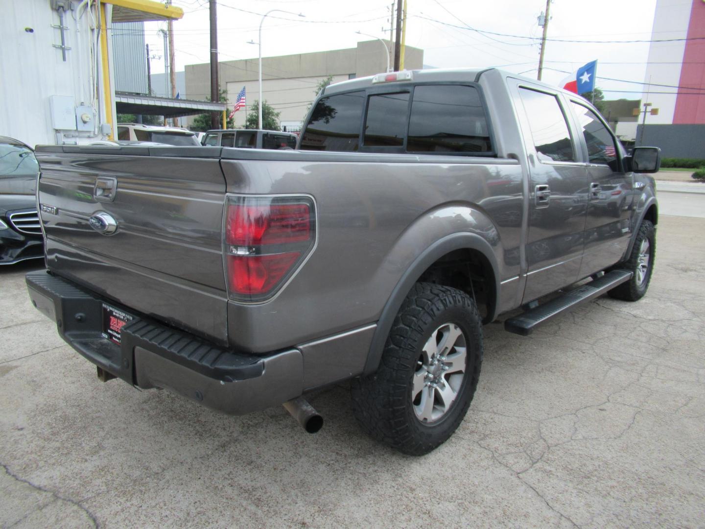 2014 Gray /Black Ford F-150 FX4 SuperCrew 5.5-ft. Bed 4WD (1FTFW1ETXEF) with an 3.5L V6 TURBO engine, Automatic transmission, located at 1511 North Shepherd Dr., Houston, TX, 77008, (281) 657-1221, 29.798361, -95.412560 - 2014 FORD F150 SUPERCREW VIN: 1FTFW1ETXEFB42913 CREW PICKUP 3.5L V6 F DOHC 24V GASOLINE REAR WHEEL DRIVE W/ 4X4- Photo#19