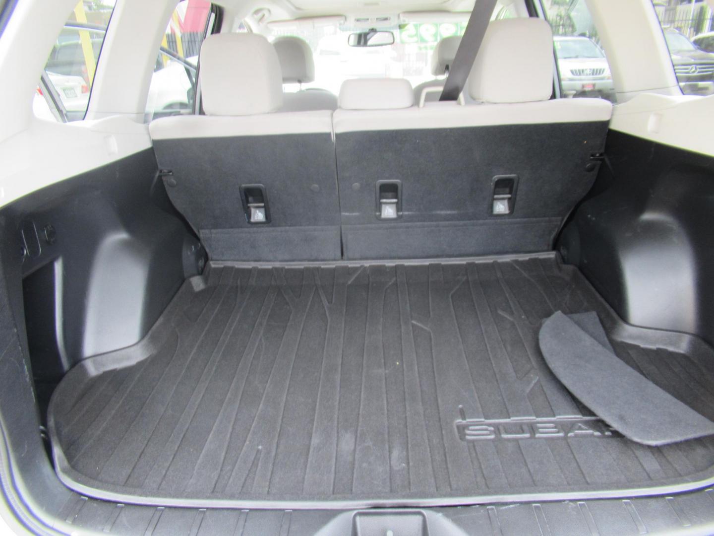 2014 /Gray Subaru Forester 2.5i Premium (JF2SJAEC3EH) with an 2.5L H4 SOHC 16V engine, Automatic transmission, located at 1511 North Shepherd Dr., Houston, TX, 77008, (281) 657-1221, 29.798361, -95.412560 - 2014 SUBARU FORESTER 2.5I PREMIUM VIN: JF2SJAEC3EH466384 4 DOOR WAGON/SPORT UTILITY 2.5L H4 F DOHC 16V GASOLINE ALL WHEEL DRIVE Runs great! - Photo#8