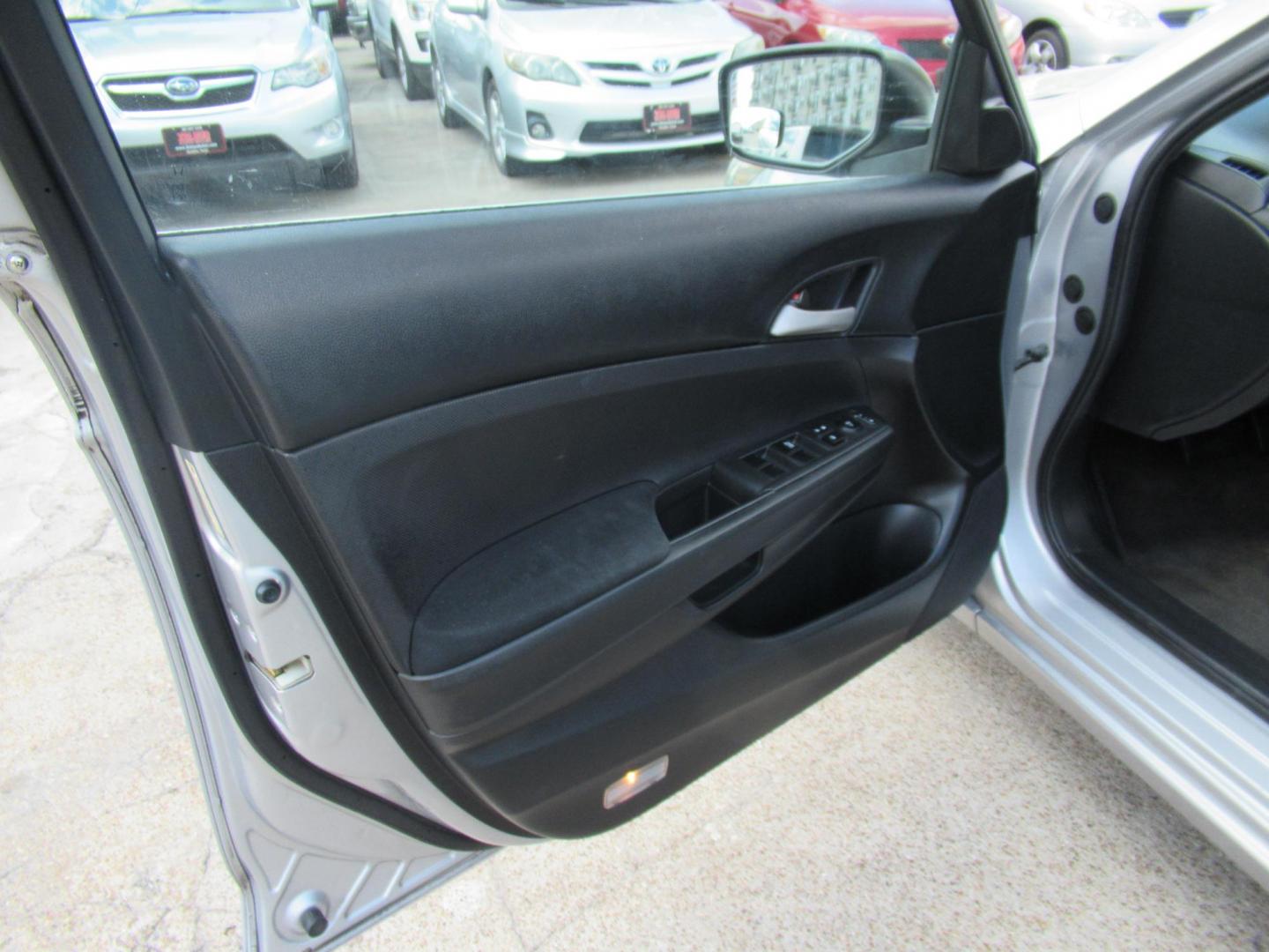 2012 Black /Black Honda Accord LX Sedan AT (1HGCP2F3XCA) with an 2.4L L4 DOHC 16V engine, Automatic transmission, located at 1511 North Shepherd Dr., Houston, TX, 77008, (281) 657-1221, 29.798361, -95.412560 - 2012 HONDA ACCORD LX VIN: 1HGCP2F3XCA209221 SEDAN 4 DR 2.4L I4 F DOHC 16V GASOLINE FRONT WHEEL DRIVE - Photo#8