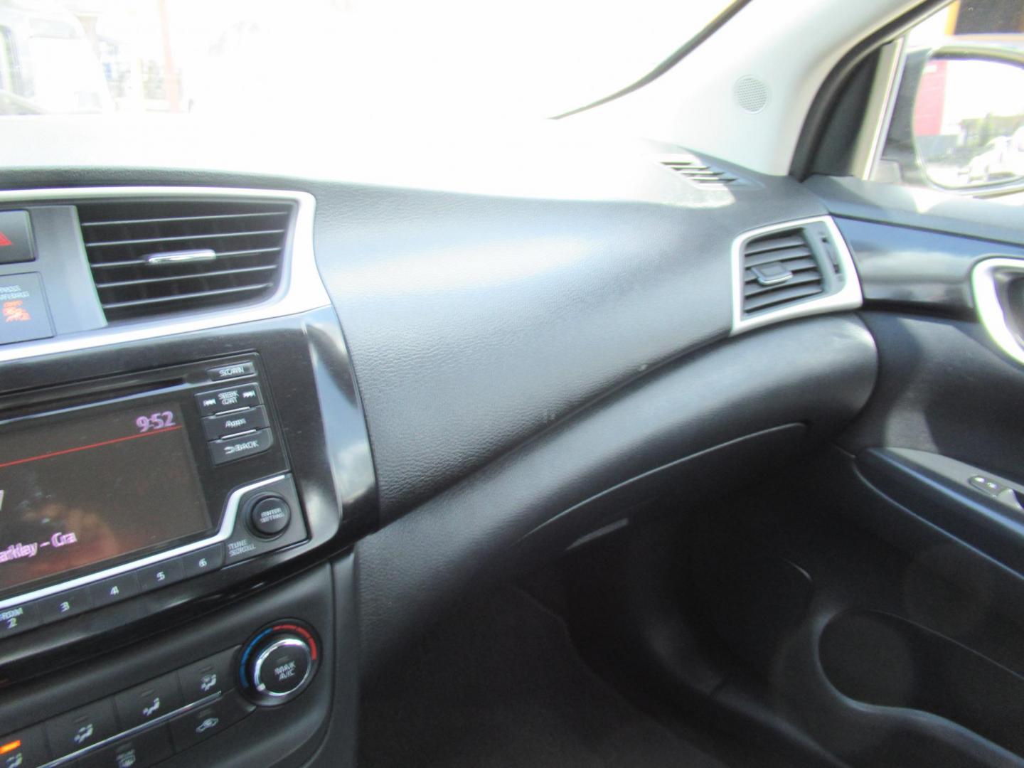 2016 /Black Nissan Sentra FE+ S (3N1AB7AP9GY) with an 1.8L L4 SFI DOHC 16V engine, CVT transmission, located at 1511 North Shepherd Dr., Houston, TX, 77008, (281) 657-1221, 29.798361, -95.412560 - 2016 NISSAN SENTRA S/SV/SR/SL VIN: 3N1AB7AP9GY233624 SEDAN 4 DR 1.8L I4 F DOHC 16V GASOLINE FRONT WHEEL DRIVE - Photo#3