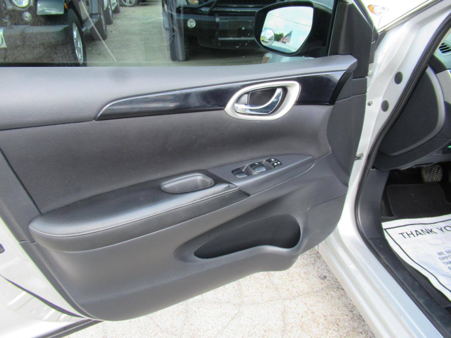2016 /Black Nissan Sentra FE+ S (3N1AB7AP9GY) with an 1.8L L4 SFI DOHC 16V engine, CVT transmission, located at 1511 North Shepherd Dr., Houston, TX, 77008, (281) 657-1221, 29.798361, -95.412560 - 2016 NISSAN SENTRA S/SV/SR/SL VIN: 3N1AB7AP9GY233624 SEDAN 4 DR 1.8L I4 F DOHC 16V GASOLINE FRONT WHEEL DRIVE - Photo#7