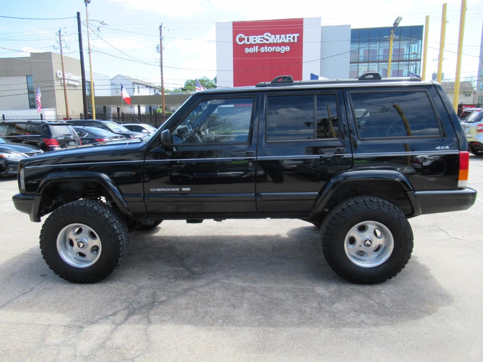 1999 Black /Black Jeep Cherokee Limited 4WD (1J4FF78SXXL) with an 4.0L L6 OHV 12V engine, Automatic Overdrive transmission, located at 1511 North Shepherd Dr., Houston, TX, 77008, (281) 657-1221, 29.798361, -95.412560 - 1999 JEEP CHEROKEE LIMITED VIN: 1J4FF78SXXL517591 1 J 4 F F 7 8 S X X L 5 1 7 5 9 1 4 DOOR WAGON/SPORT UTILITY 4.0L I6 F GASOLINE REAR WHEEL DRIVE W/ 4X4 - Photo #21