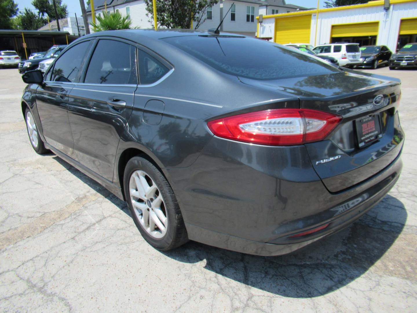 2016 Gray /Black Ford Fusion SE (1FA6P0H75G5) with an 2.5L L4 DOHC 16V engine, Automatic transmission, located at 1511 North Shepherd Dr., Houston, TX, 77008, (281) 657-1221, 29.798361, -95.412560 - 2016 FORD FUSION SE VIN: 1FA6P0H75G5129877 1 F A 6 P 0 H 7 5 G 5 1 2 9 8 7 7 SEDAN 4 DR 2.5L I4 F DOHC 16V GASOLINE FRONT WHEEL DRIVE- Photo#13