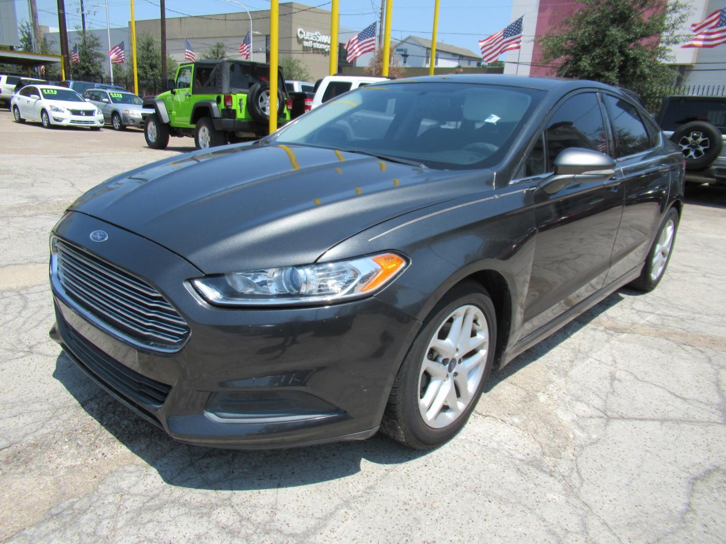 2016 Gray /Black Ford Fusion SE (1FA6P0H75G5) with an 2.5L L4 DOHC 16V engine, Automatic transmission, located at 1511 North Shepherd Dr., Houston, TX, 77008, (281) 657-1221, 29.798361, -95.412560 - 2016 FORD FUSION SE VIN: 1FA6P0H75G5129877 1 F A 6 P 0 H 7 5 G 5 1 2 9 8 7 7 SEDAN 4 DR 2.5L I4 F DOHC 16V GASOLINE FRONT WHEEL DRIVE- Photo#19
