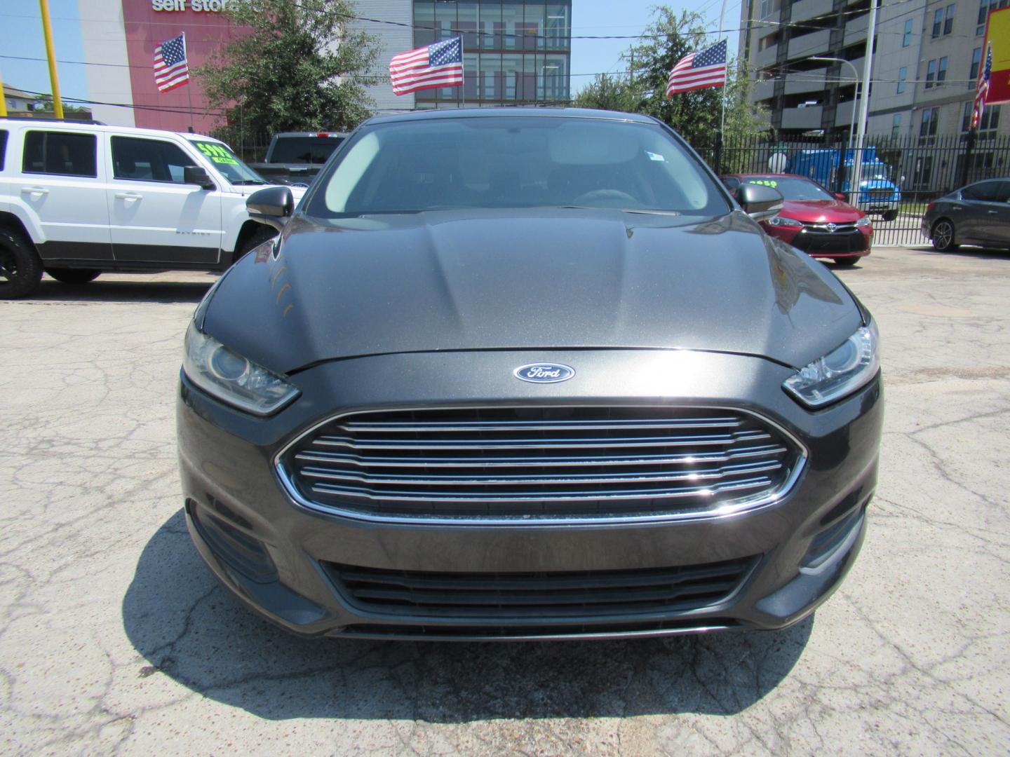 2016 Gray /Black Ford Fusion SE (1FA6P0H75G5) with an 2.5L L4 DOHC 16V engine, Automatic transmission, located at 1511 North Shepherd Dr., Houston, TX, 77008, (281) 657-1221, 29.798361, -95.412560 - 2016 FORD FUSION SE VIN: 1FA6P0H75G5129877 1 F A 6 P 0 H 7 5 G 5 1 2 9 8 7 7 SEDAN 4 DR 2.5L I4 F DOHC 16V GASOLINE FRONT WHEEL DRIVE- Photo#18