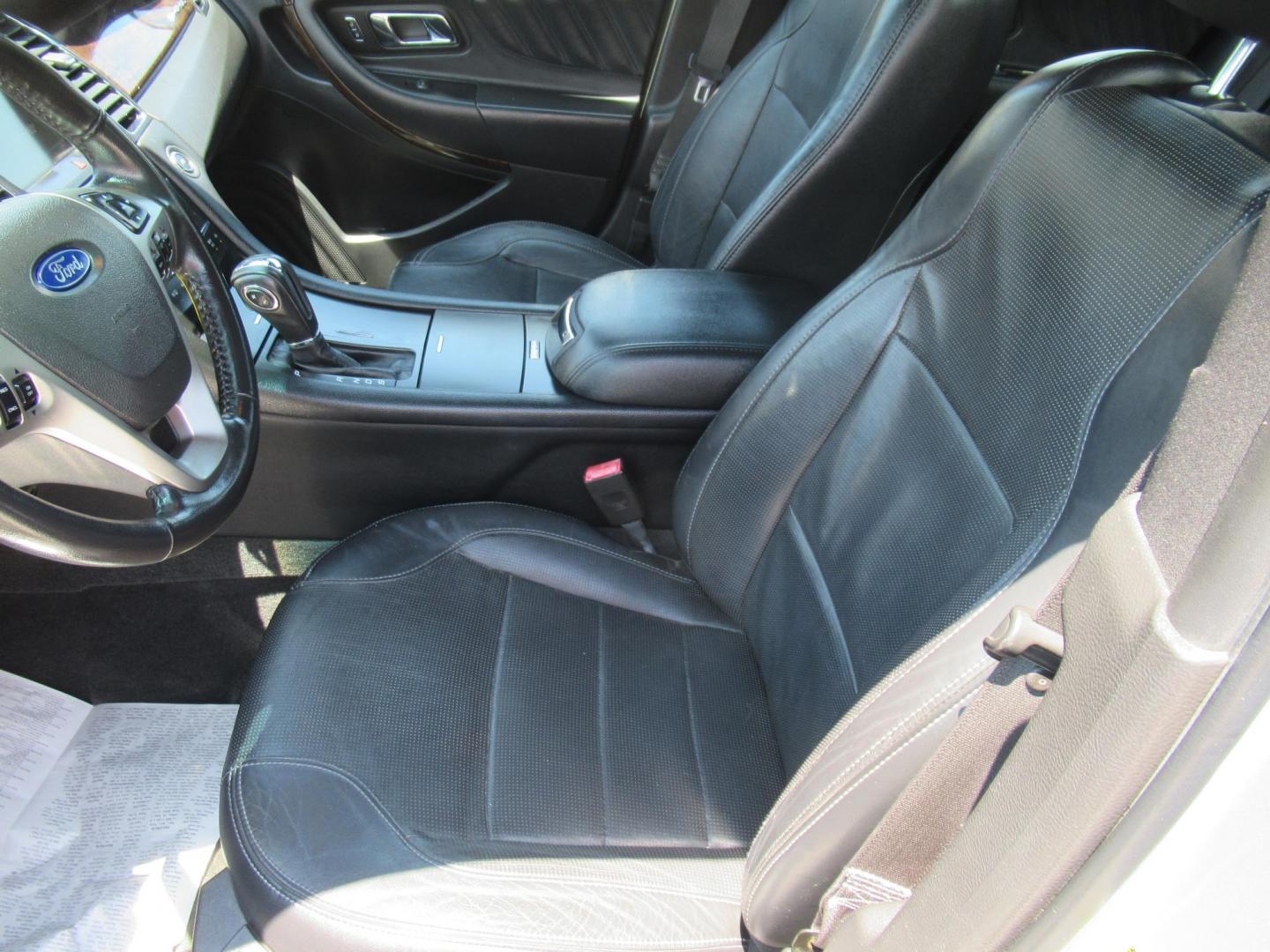 2013 Silver /Black Ford Taurus Limited FWD (1FAHP2F89DG) with an 3.5L V6 DOHC 24V engine, Automatic transmission, located at 1511 North Shepherd Dr., Houston, TX, 77008, (281) 657-1221, 29.798361, -95.412560 - 2013 FORD TAURUS LIMITED VIN: 1FAHP2F89DG103802 1 F A H P 2 F 8 9 D G 1 0 3 8 0 2 SEDAN 4 DR 3.5L V6 F DOHC 24V GASOLINE FRONT WHEEL DRIVE - Photo#2