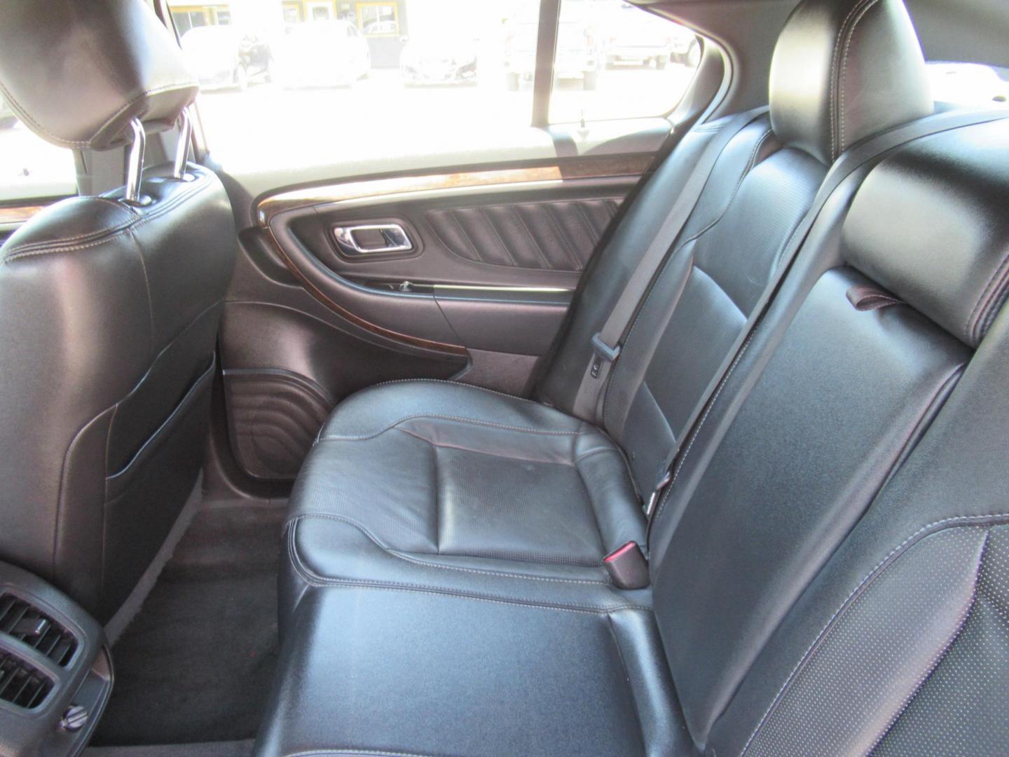 2013 Silver /Black Ford Taurus Limited FWD (1FAHP2F89DG) with an 3.5L V6 DOHC 24V engine, Automatic transmission, located at 1511 North Shepherd Dr., Houston, TX, 77008, (281) 657-1221, 29.798361, -95.412560 - 2013 FORD TAURUS LIMITED VIN: 1FAHP2F89DG103802 1 F A H P 2 F 8 9 D G 1 0 3 8 0 2 SEDAN 4 DR 3.5L V6 F DOHC 24V GASOLINE FRONT WHEEL DRIVE - Photo#4