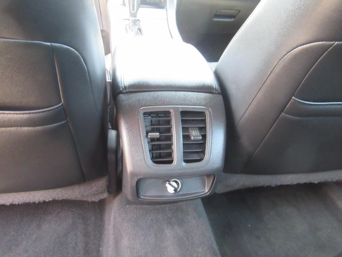2013 Silver /Black Ford Taurus Limited FWD (1FAHP2F89DG) with an 3.5L V6 DOHC 24V engine, Automatic transmission, located at 1511 North Shepherd Dr., Houston, TX, 77008, (281) 657-1221, 29.798361, -95.412560 - 2013 FORD TAURUS LIMITED VIN: 1FAHP2F89DG103802 1 F A H P 2 F 8 9 D G 1 0 3 8 0 2 SEDAN 4 DR 3.5L V6 F DOHC 24V GASOLINE FRONT WHEEL DRIVE - Photo#6