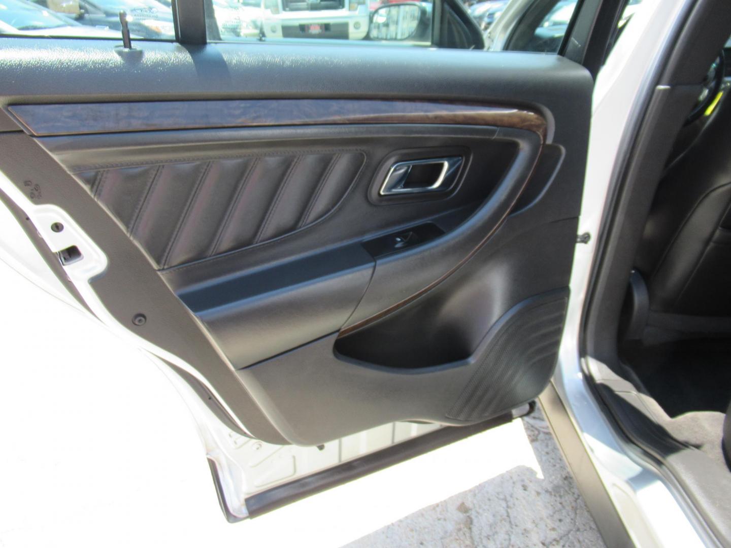 2013 Silver /Black Ford Taurus Limited FWD (1FAHP2F89DG) with an 3.5L V6 DOHC 24V engine, Automatic transmission, located at 1511 North Shepherd Dr., Houston, TX, 77008, (281) 657-1221, 29.798361, -95.412560 - 2013 FORD TAURUS LIMITED VIN: 1FAHP2F89DG103802 1 F A H P 2 F 8 9 D G 1 0 3 8 0 2 SEDAN 4 DR 3.5L V6 F DOHC 24V GASOLINE FRONT WHEEL DRIVE - Photo#8