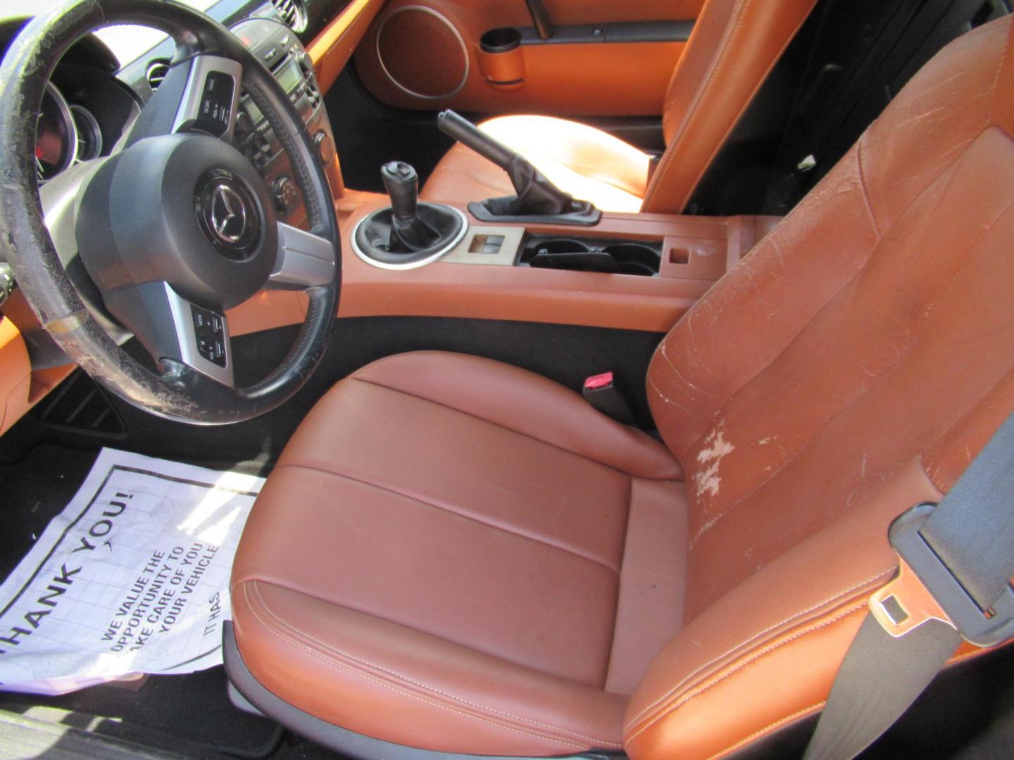 2006 /Brown Mazda MX-5 Miata 3rd Generation Limited (JM1NC25F760) with an 2.0L L4 DOHC 16V engine, 6-Speed Manual Overdrive transmission, located at 1511 North Shepherd Dr., Houston, TX, 77008, (281) 657-1221, 29.798361, -95.412560 - 2006 MAZDA MX-5 MIATA SPORT VIN: JM1NC25F760105827 J M 1 N C 2 5 F 7 6 0 1 0 5 8 2 7 CONVERTIBLE 2.0L I4 F DOHC 16V GASOLINE REAR WHEEL DRIVE - Photo#2
