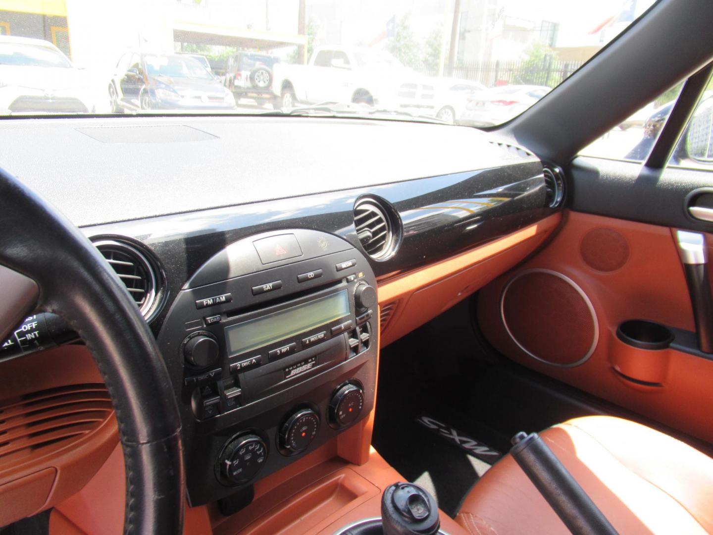 2006 /Brown Mazda MX-5 Miata 3rd Generation Limited (JM1NC25F760) with an 2.0L L4 DOHC 16V engine, 6-Speed Manual Overdrive transmission, located at 1511 North Shepherd Dr., Houston, TX, 77008, (281) 657-1221, 29.798361, -95.412560 - 2006 MAZDA MX-5 MIATA SPORT VIN: JM1NC25F760105827 J M 1 N C 2 5 F 7 6 0 1 0 5 8 2 7 CONVERTIBLE 2.0L I4 F DOHC 16V GASOLINE REAR WHEEL DRIVE - Photo#4