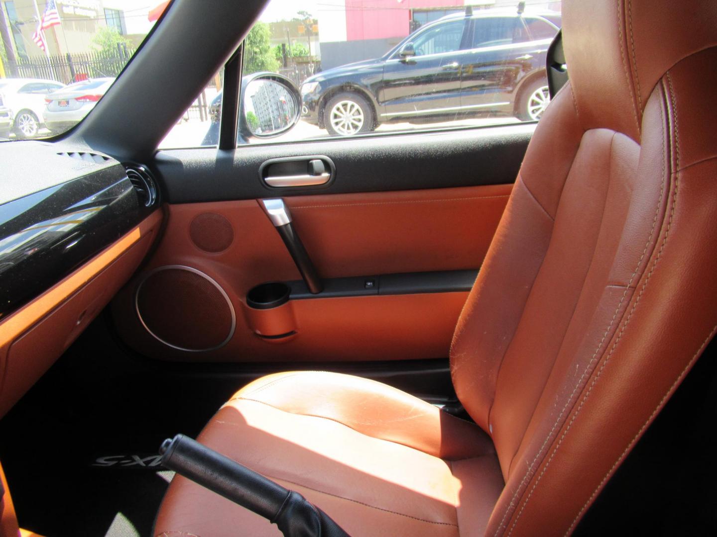 2006 /Brown Mazda MX-5 Miata 3rd Generation Limited (JM1NC25F760) with an 2.0L L4 DOHC 16V engine, 6-Speed Manual Overdrive transmission, located at 1511 North Shepherd Dr., Houston, TX, 77008, (281) 657-1221, 29.798361, -95.412560 - 2006 MAZDA MX-5 MIATA SPORT VIN: JM1NC25F760105827 J M 1 N C 2 5 F 7 6 0 1 0 5 8 2 7 CONVERTIBLE 2.0L I4 F DOHC 16V GASOLINE REAR WHEEL DRIVE - Photo#5