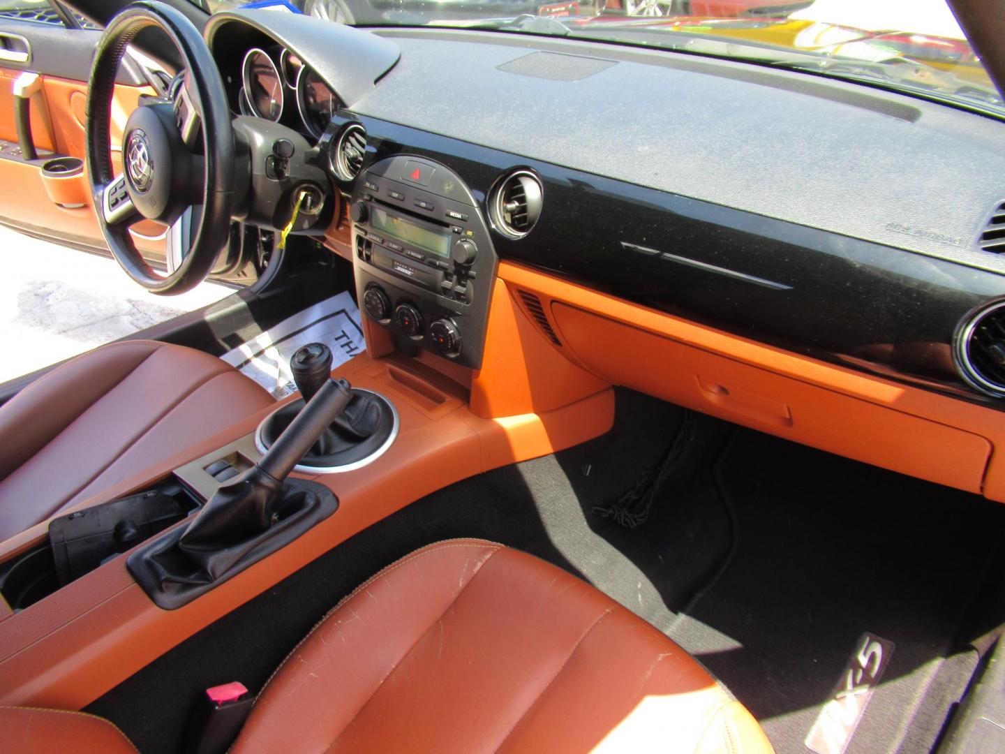 2006 /Brown Mazda MX-5 Miata 3rd Generation Limited (JM1NC25F760) with an 2.0L L4 DOHC 16V engine, 6-Speed Manual Overdrive transmission, located at 1511 North Shepherd Dr., Houston, TX, 77008, (281) 657-1221, 29.798361, -95.412560 - 2006 MAZDA MX-5 MIATA SPORT VIN: JM1NC25F760105827 J M 1 N C 2 5 F 7 6 0 1 0 5 8 2 7 CONVERTIBLE 2.0L I4 F DOHC 16V GASOLINE REAR WHEEL DRIVE - Photo#8