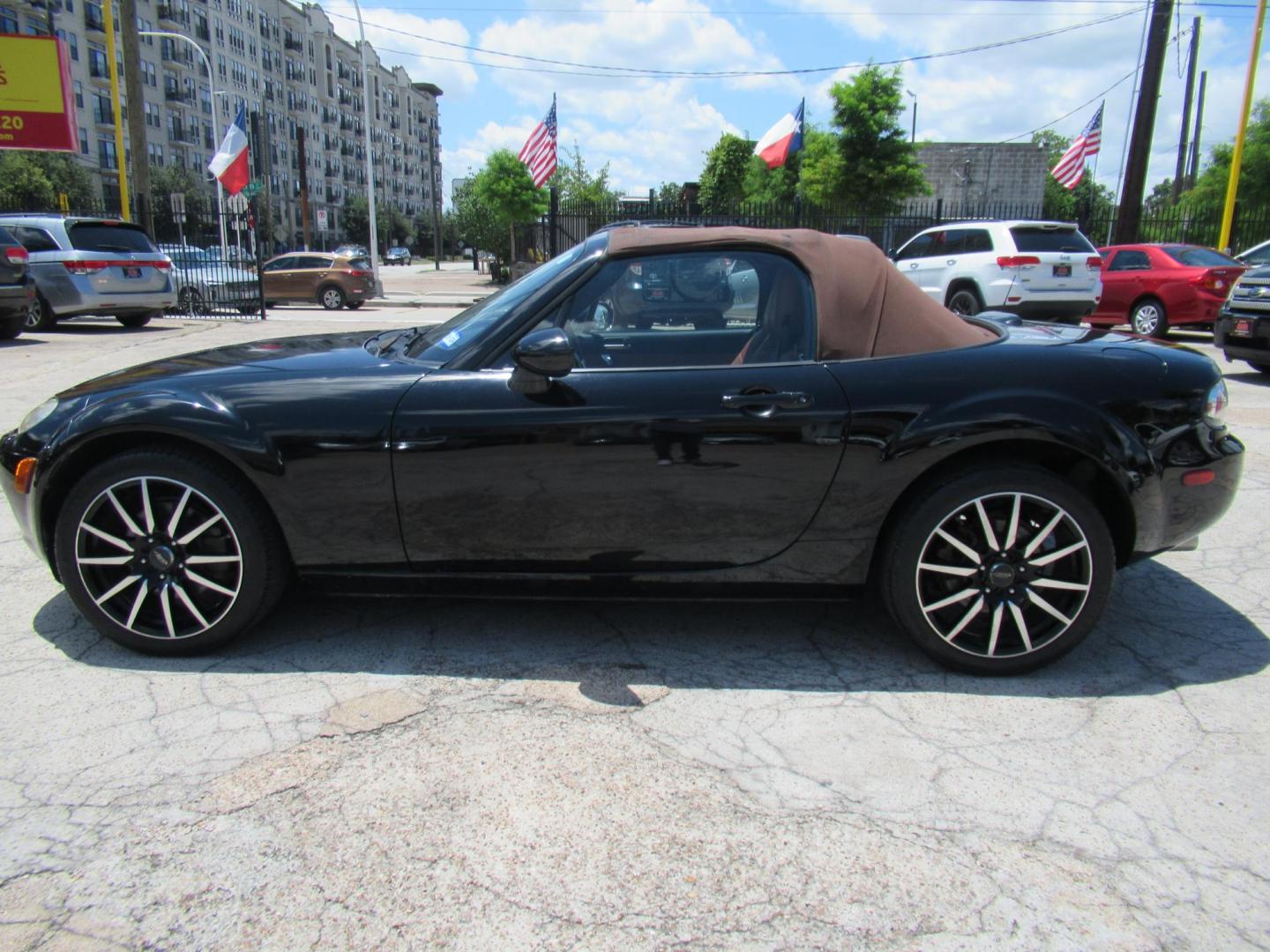 2006 /Brown Mazda MX-5 Miata 3rd Generation Limited (JM1NC25F760) with an 2.0L L4 DOHC 16V engine, 6-Speed Manual Overdrive transmission, located at 1511 North Shepherd Dr., Houston, TX, 77008, (281) 657-1221, 29.798361, -95.412560 - 2006 MAZDA MX-5 MIATA SPORT VIN: JM1NC25F760105827 J M 1 N C 2 5 F 7 6 0 1 0 5 8 2 7 CONVERTIBLE 2.0L I4 F DOHC 16V GASOLINE REAR WHEEL DRIVE - Photo#10